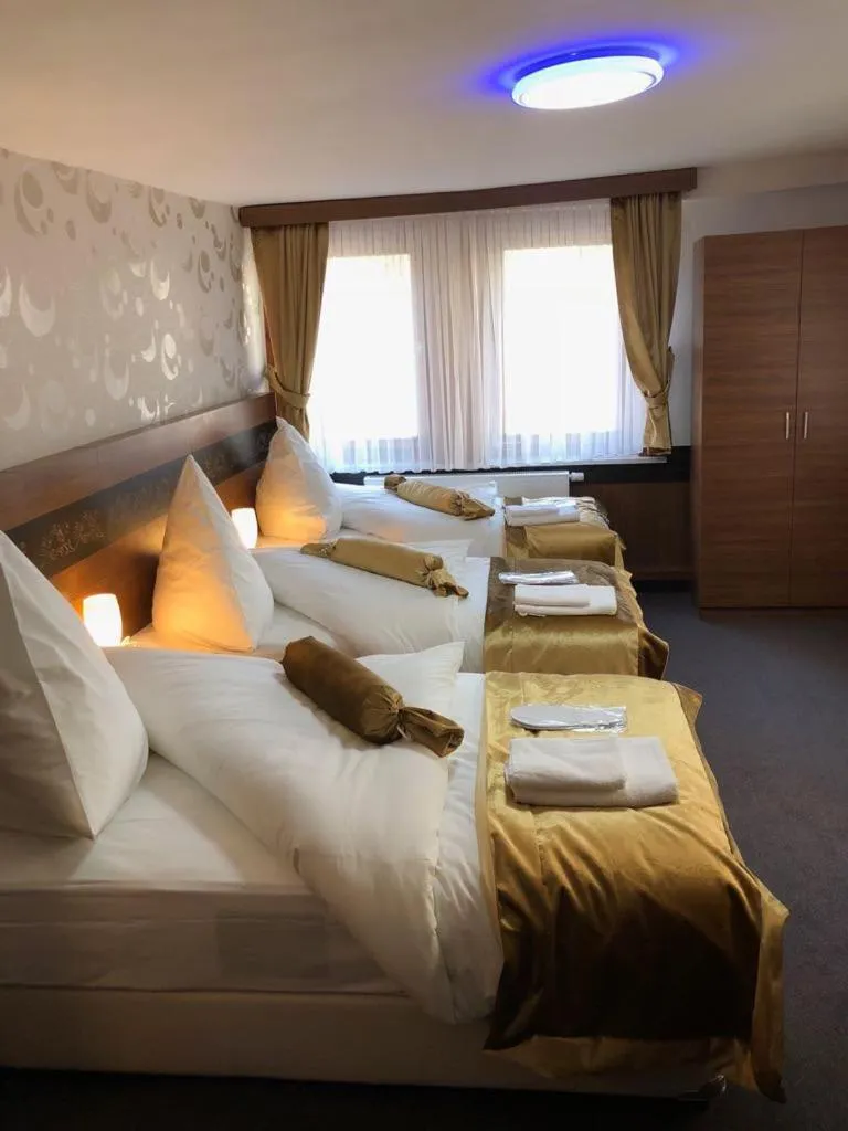 Photo of the whole room, Bed in Hotel im Anker