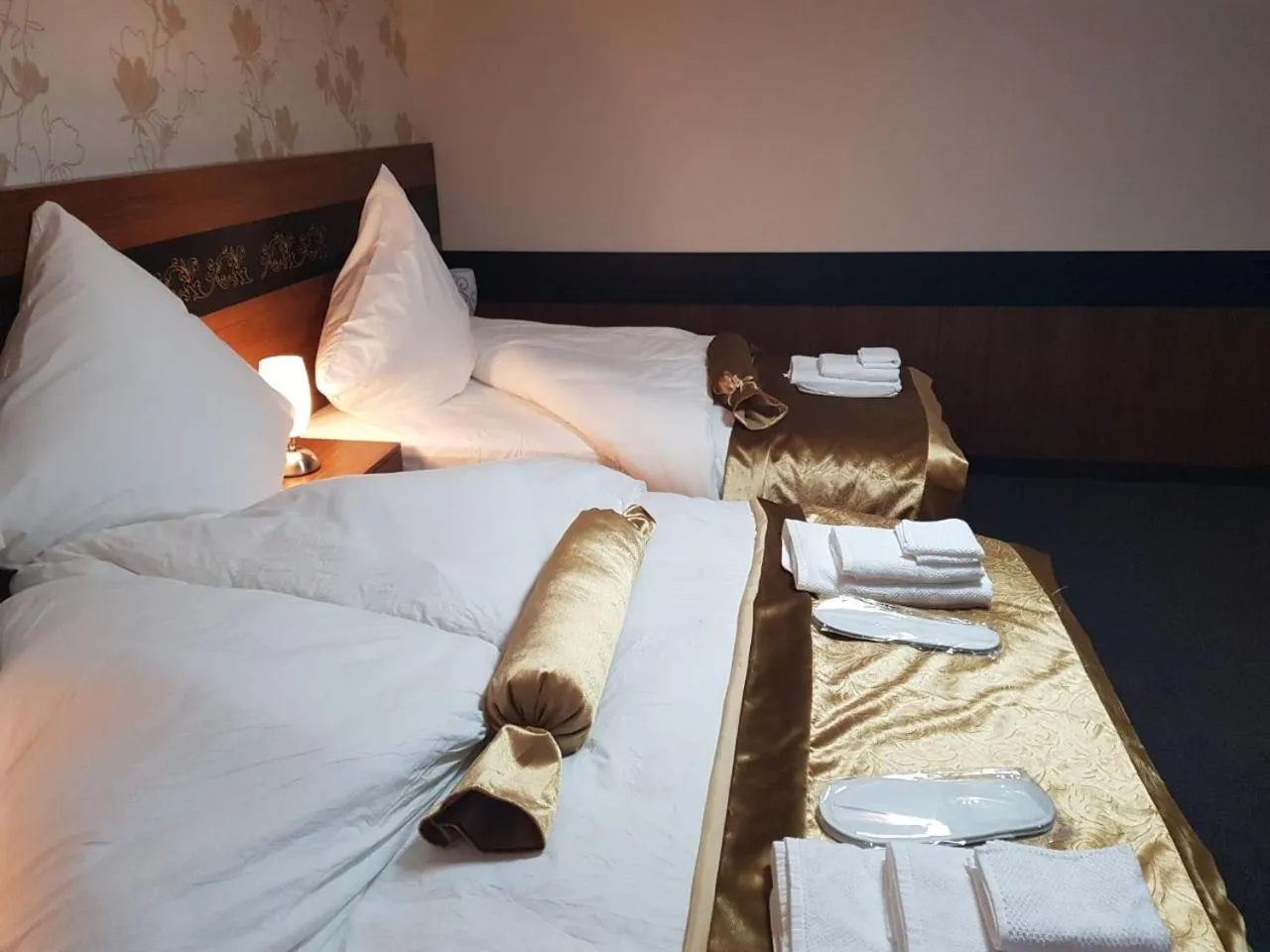 Photo of the whole room, Bed in Hotel im Anker