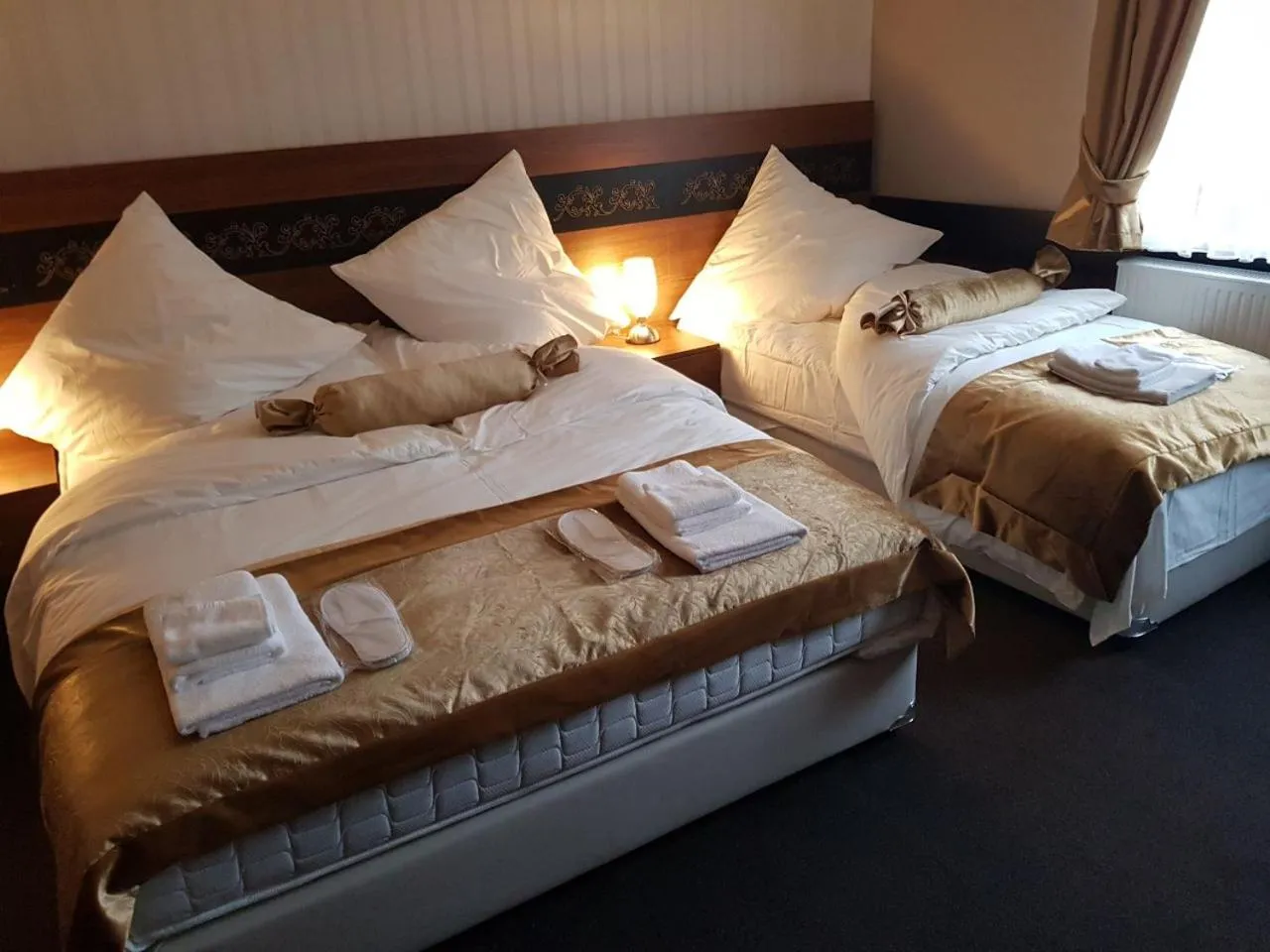 Photo of the whole room, Bed in Hotel im Anker