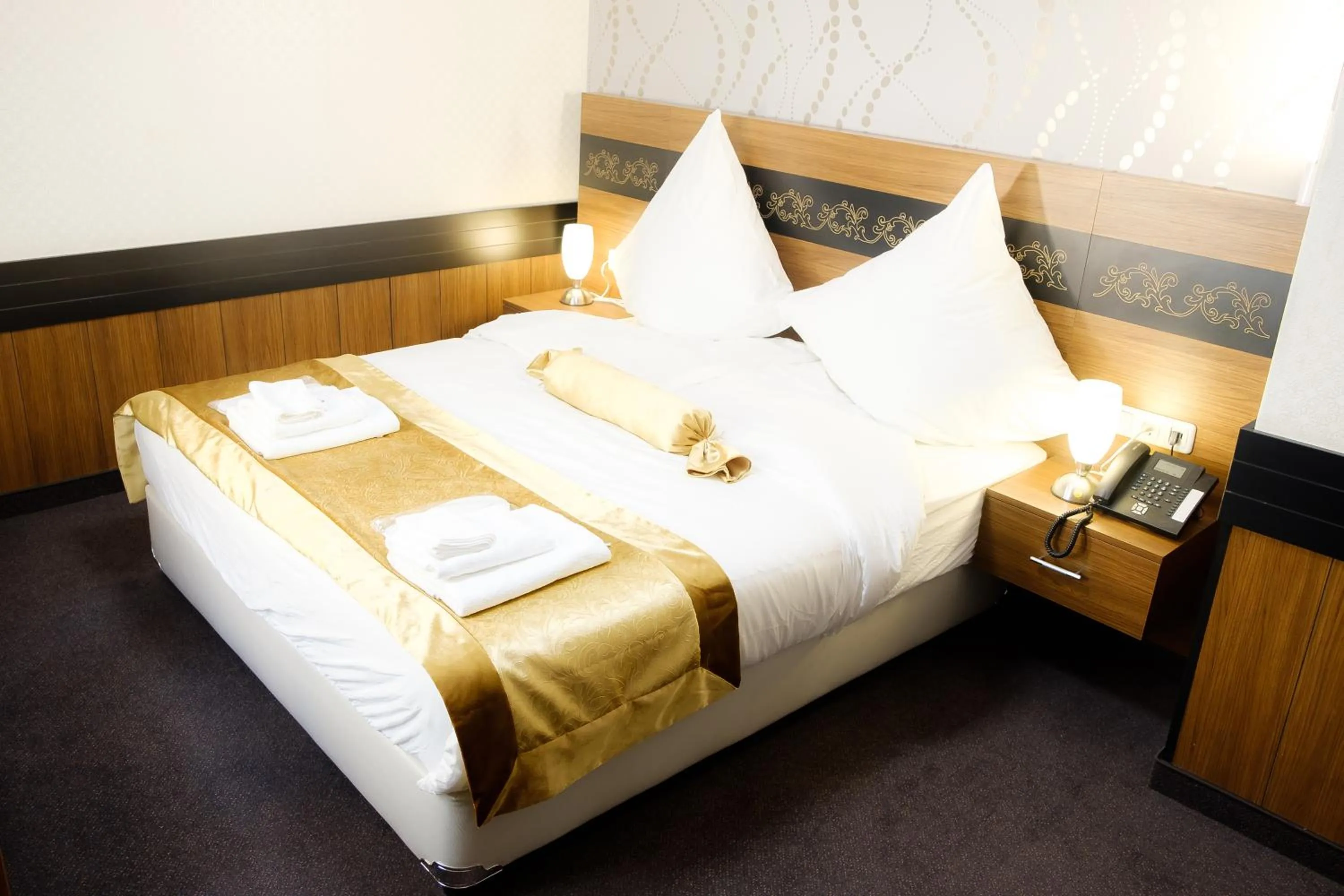 Photo of the whole room, Bed in Hotel im Anker