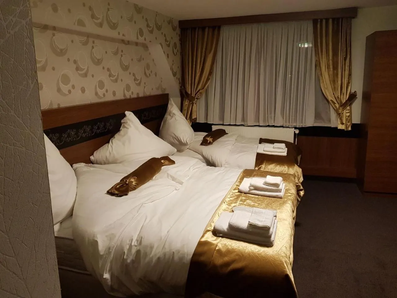 Photo of the whole room, Bed in Hotel im Anker