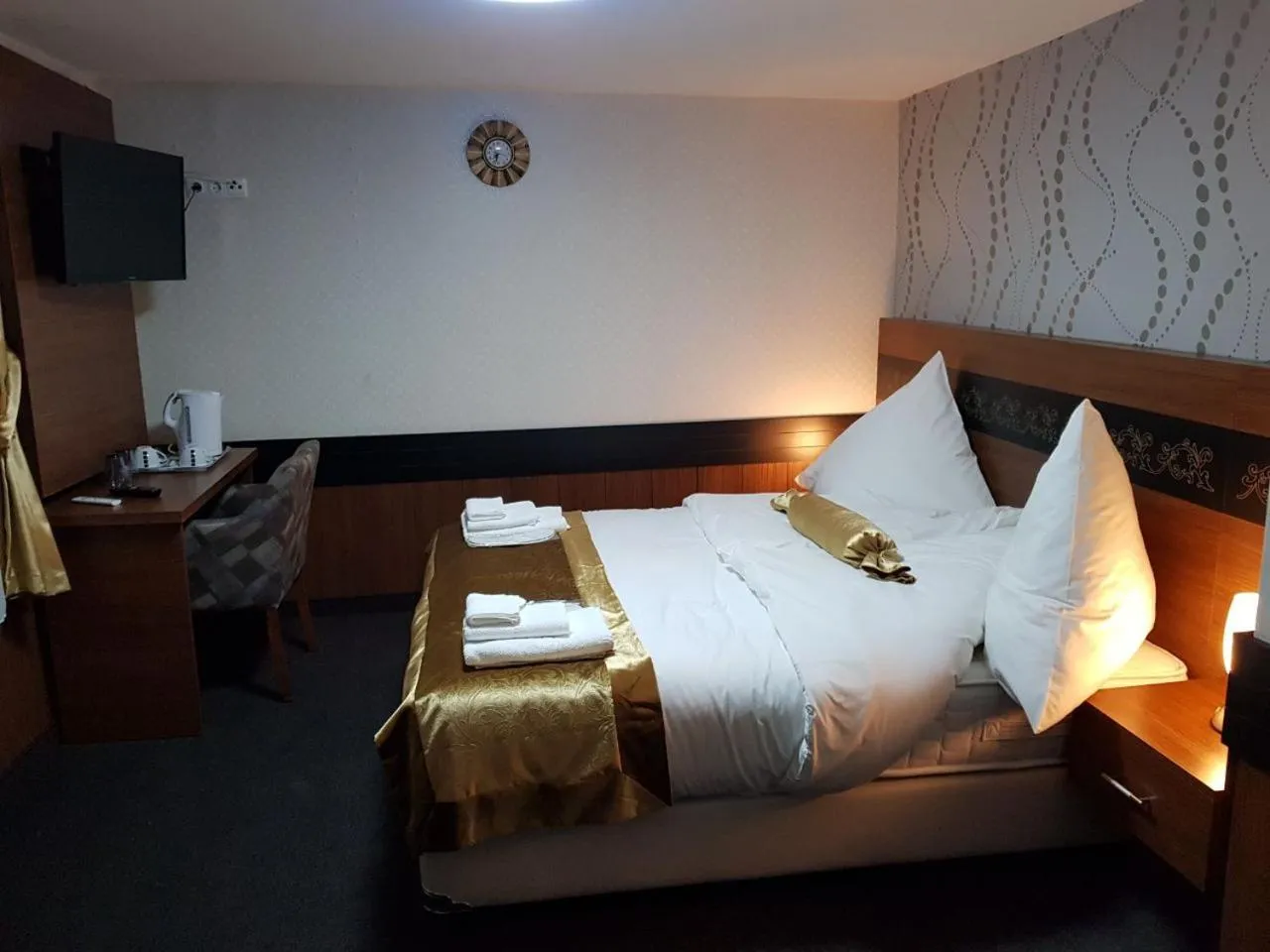 Photo of the whole room, Bed in Hotel im Anker