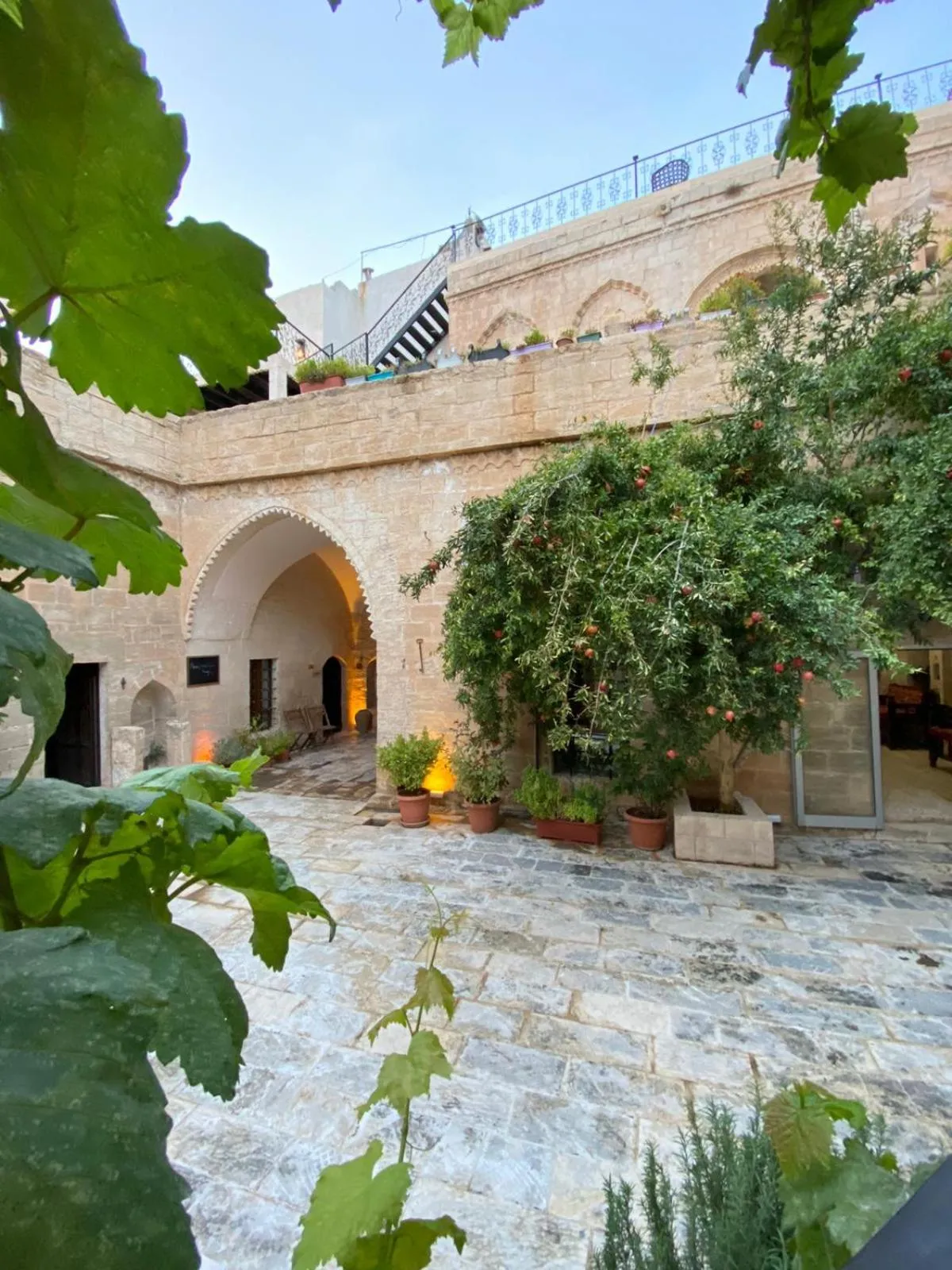 Property building in Dara Konagı