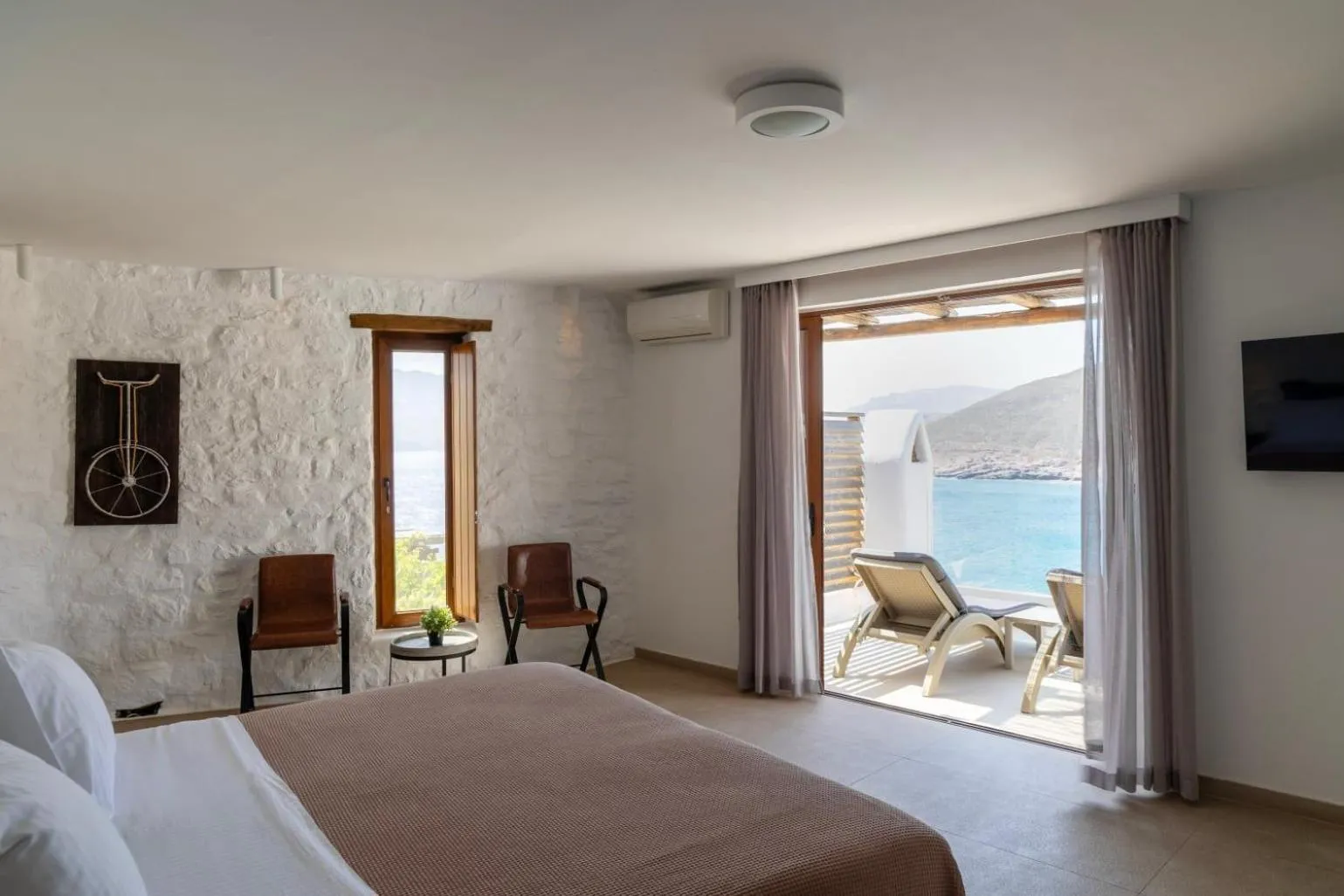 Photo of the whole room, Bed in Albatros Club Mykonos
