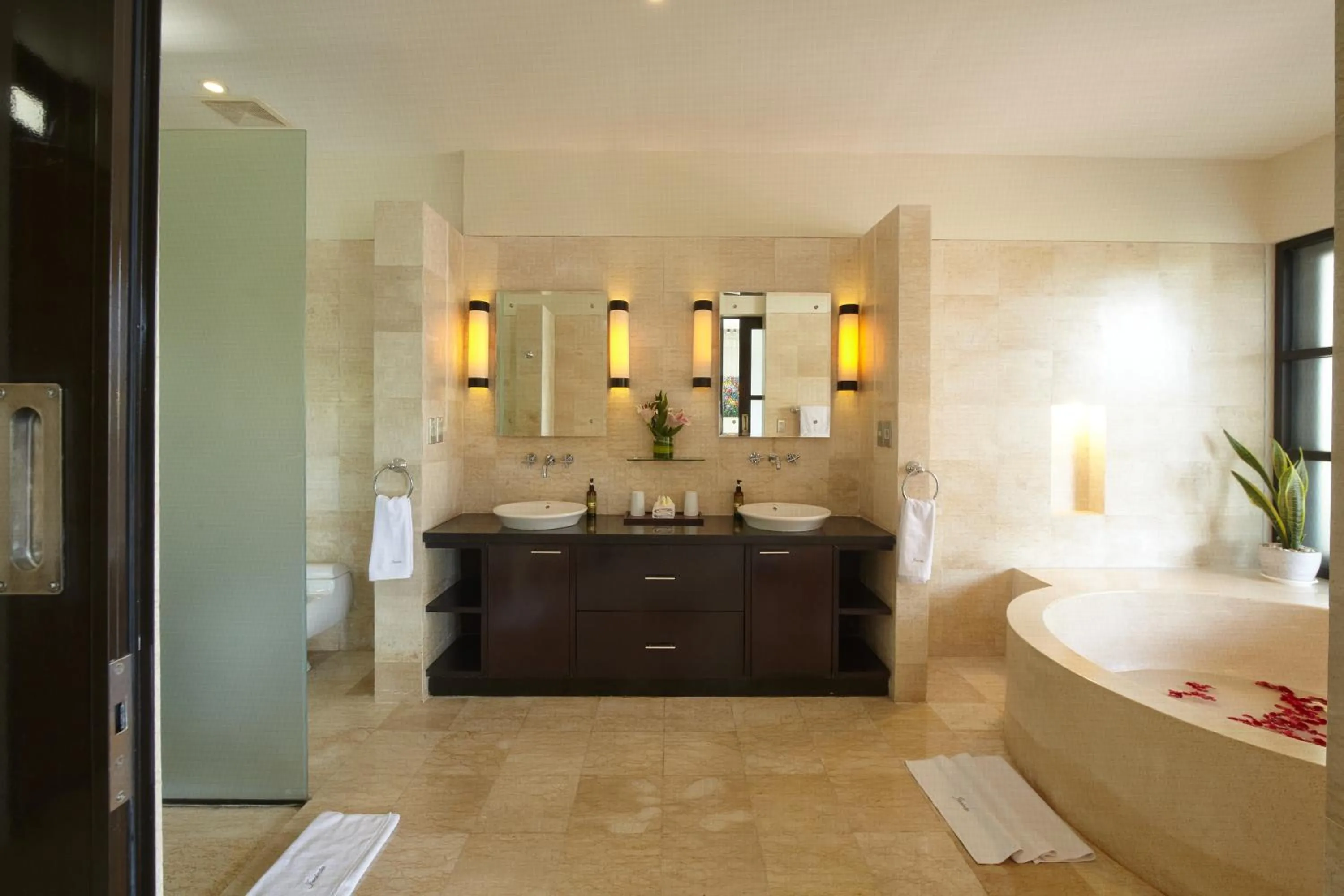 Property building in Temple Hill Residence Villa