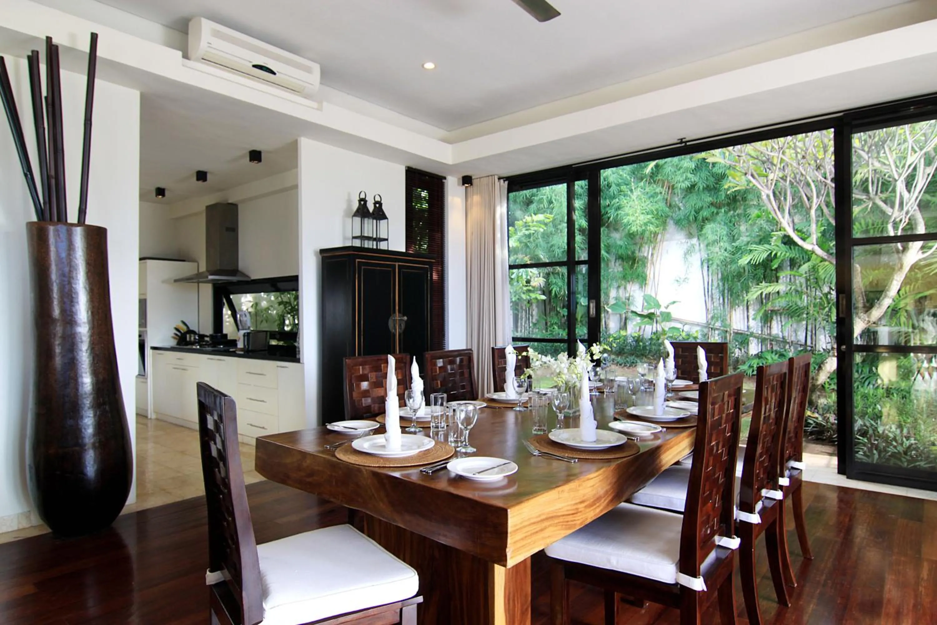 Dining area in Temple Hill Residence Villa