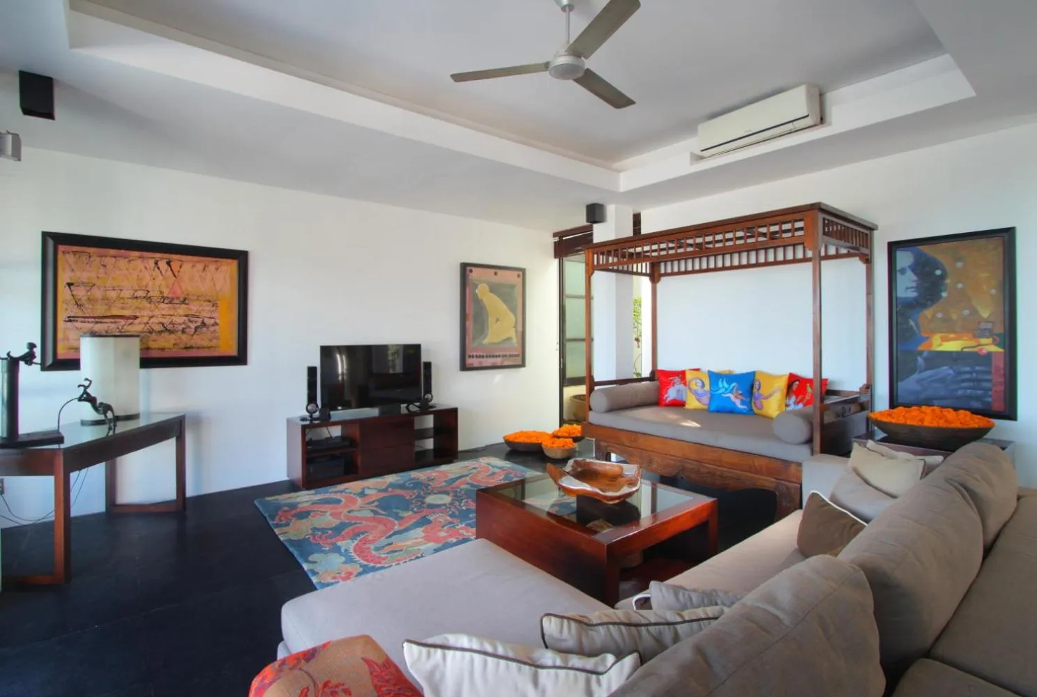 Property building in Temple Hill Residence Villa