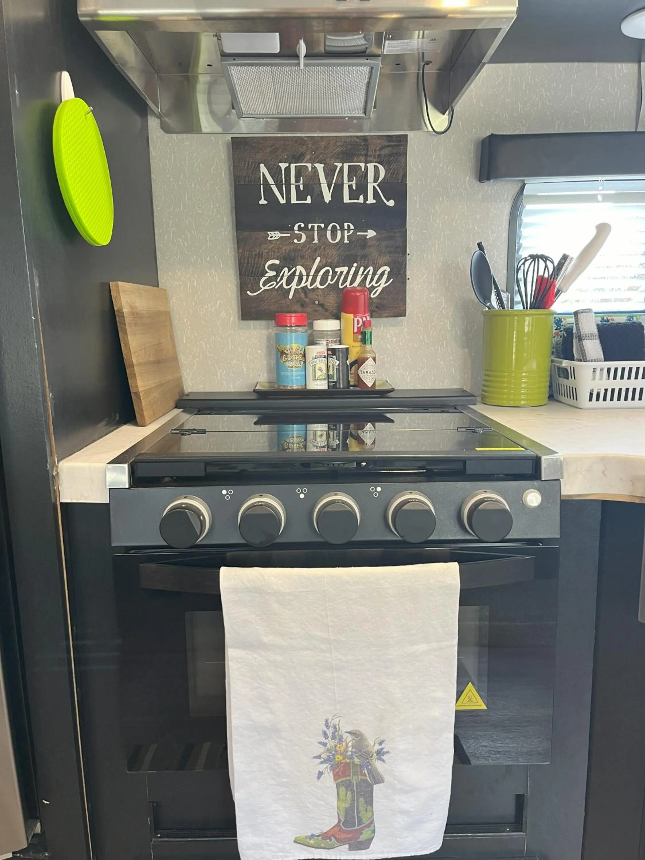 Kitchen or kitchenette in The Alexander at Creek Road