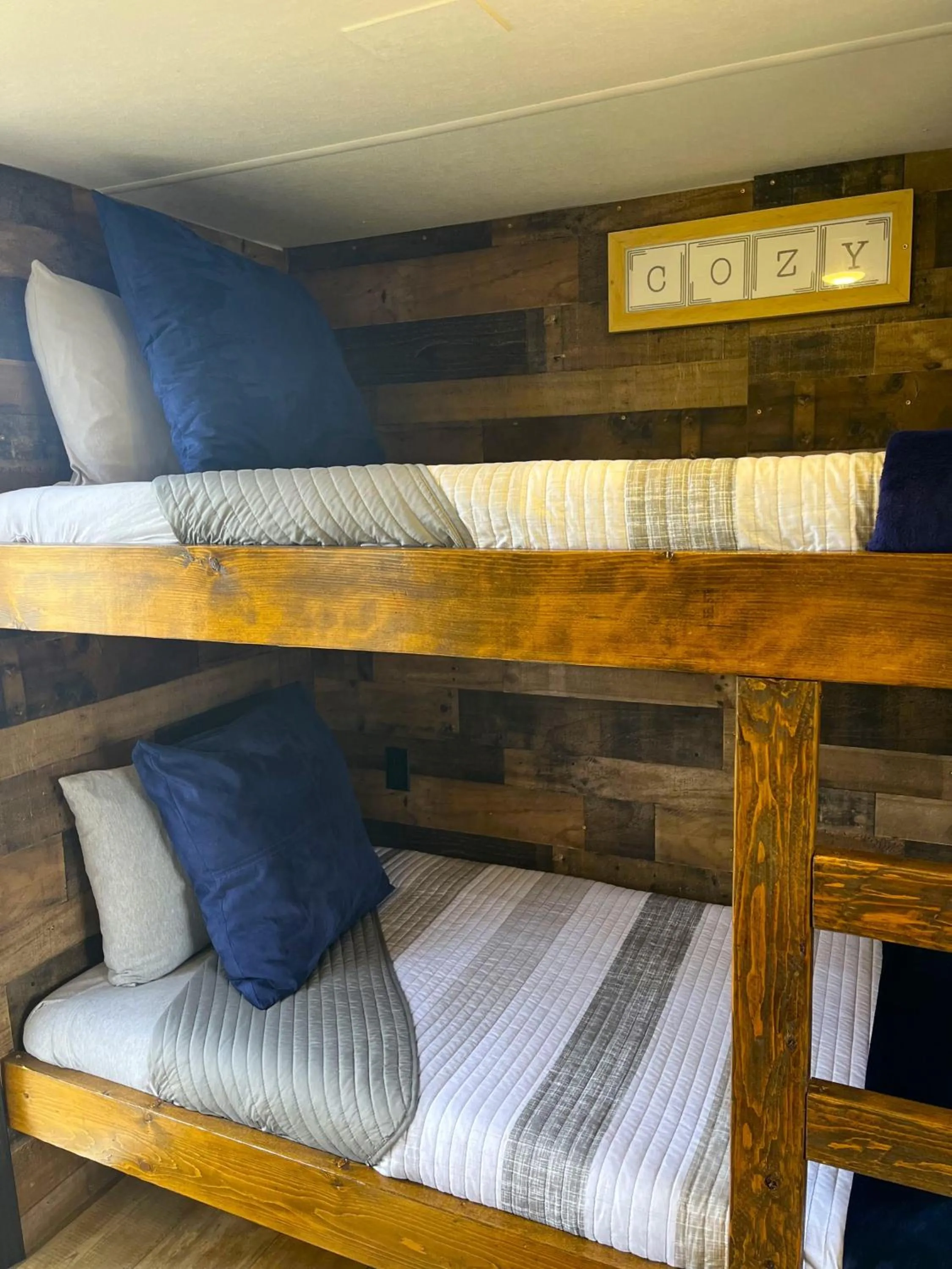 bunk bed, Bed in The Alexander at Creek Road
