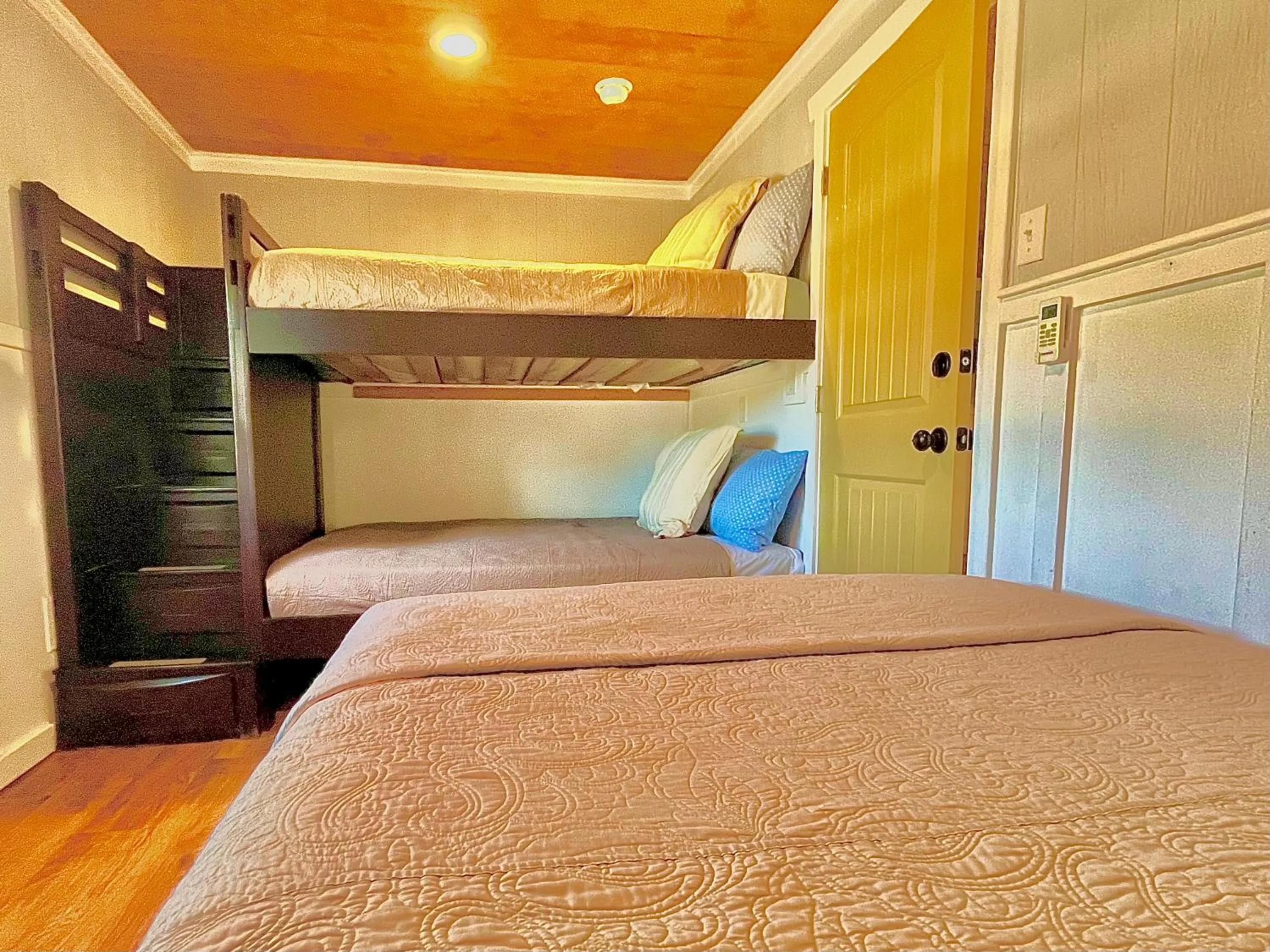 Bedroom, Bed in The Alexander at Creek Road