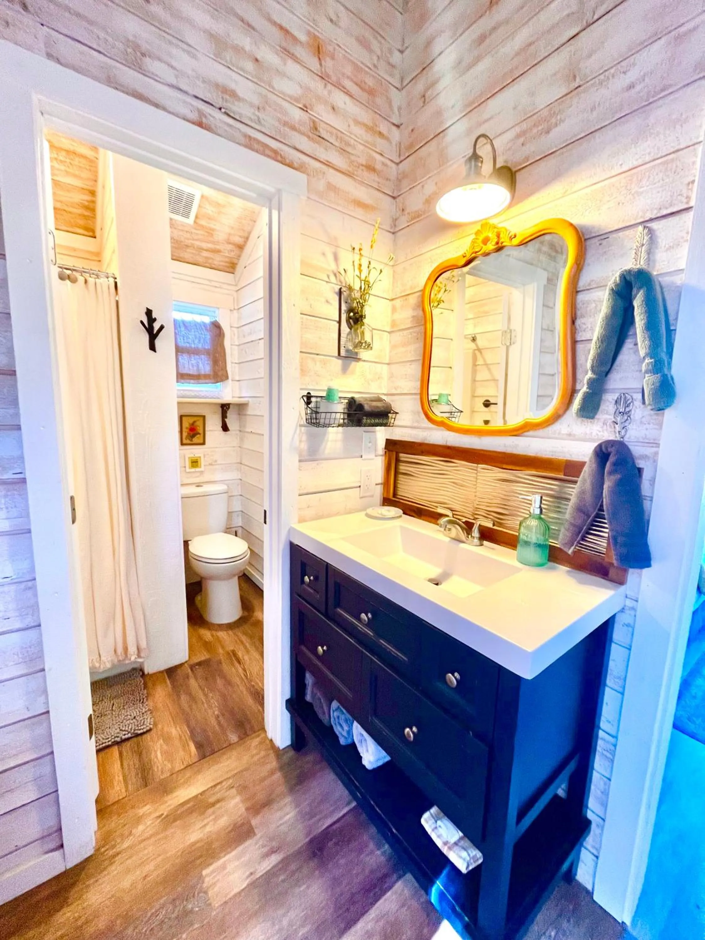 Toilet in The Alexander at Creek Road