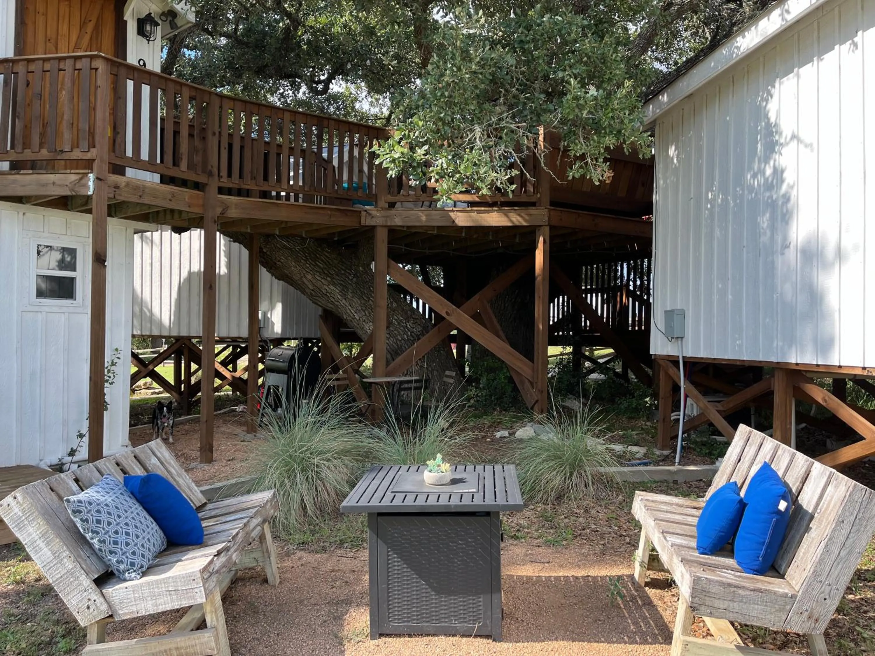 Seating area in The Alexander at Creek Road