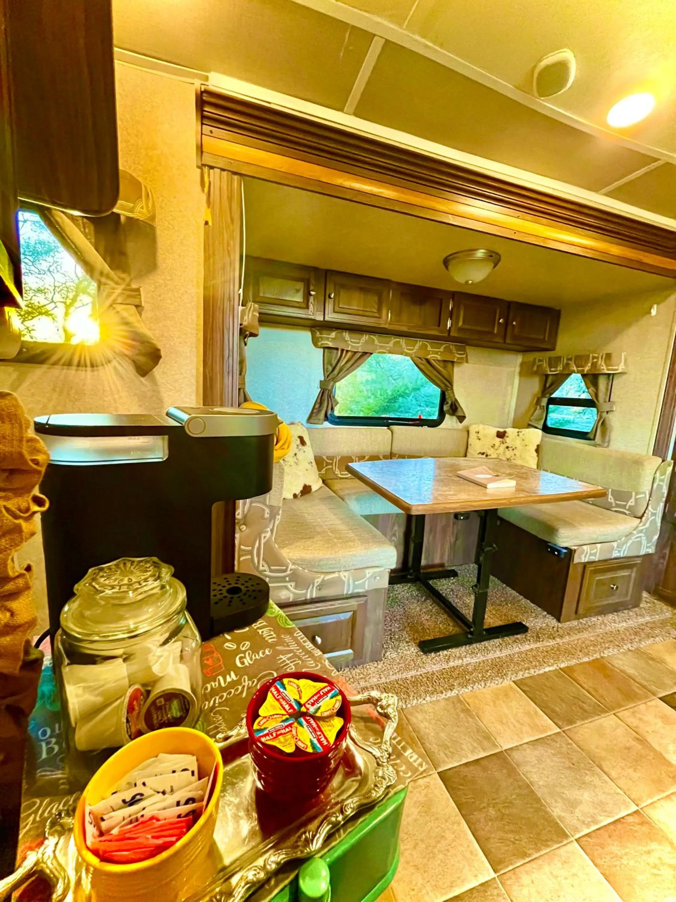 Coffee/tea facilities in The Alexander at Creek Road