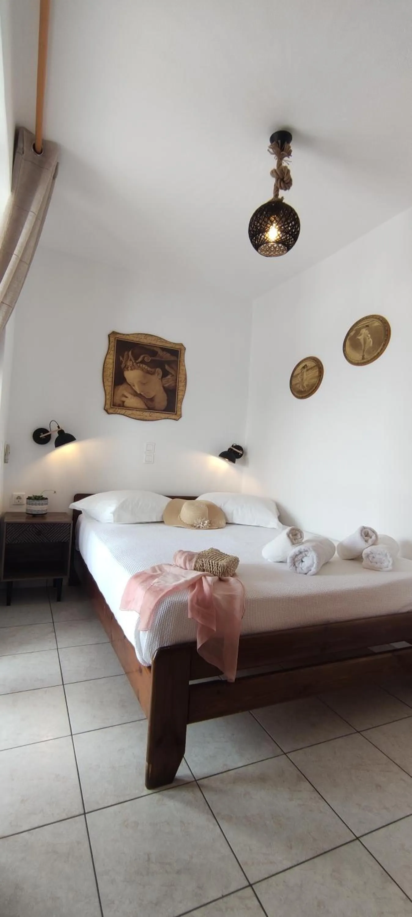 Bed in Kapetanos Rooms