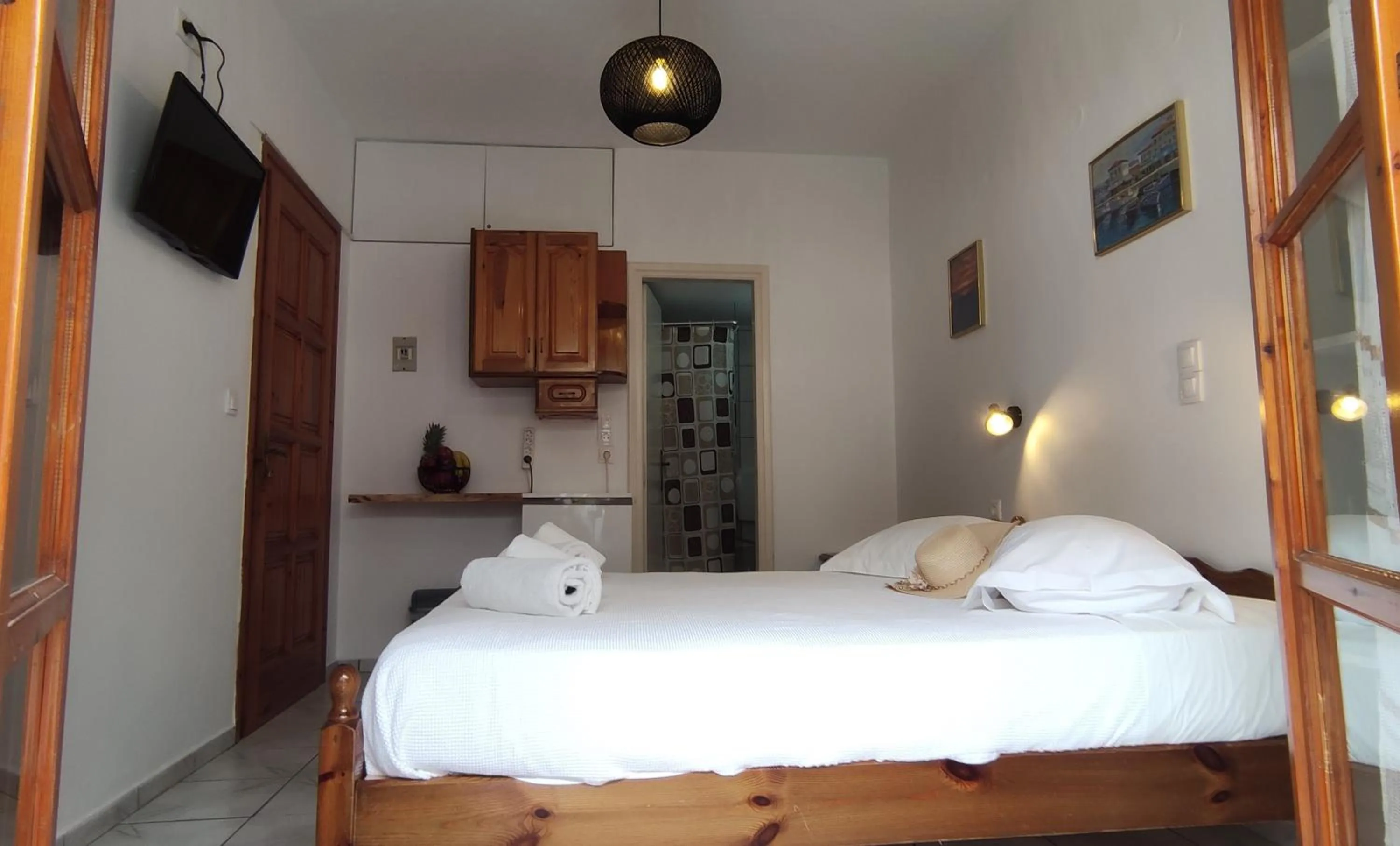 Bed in Kapetanos Rooms