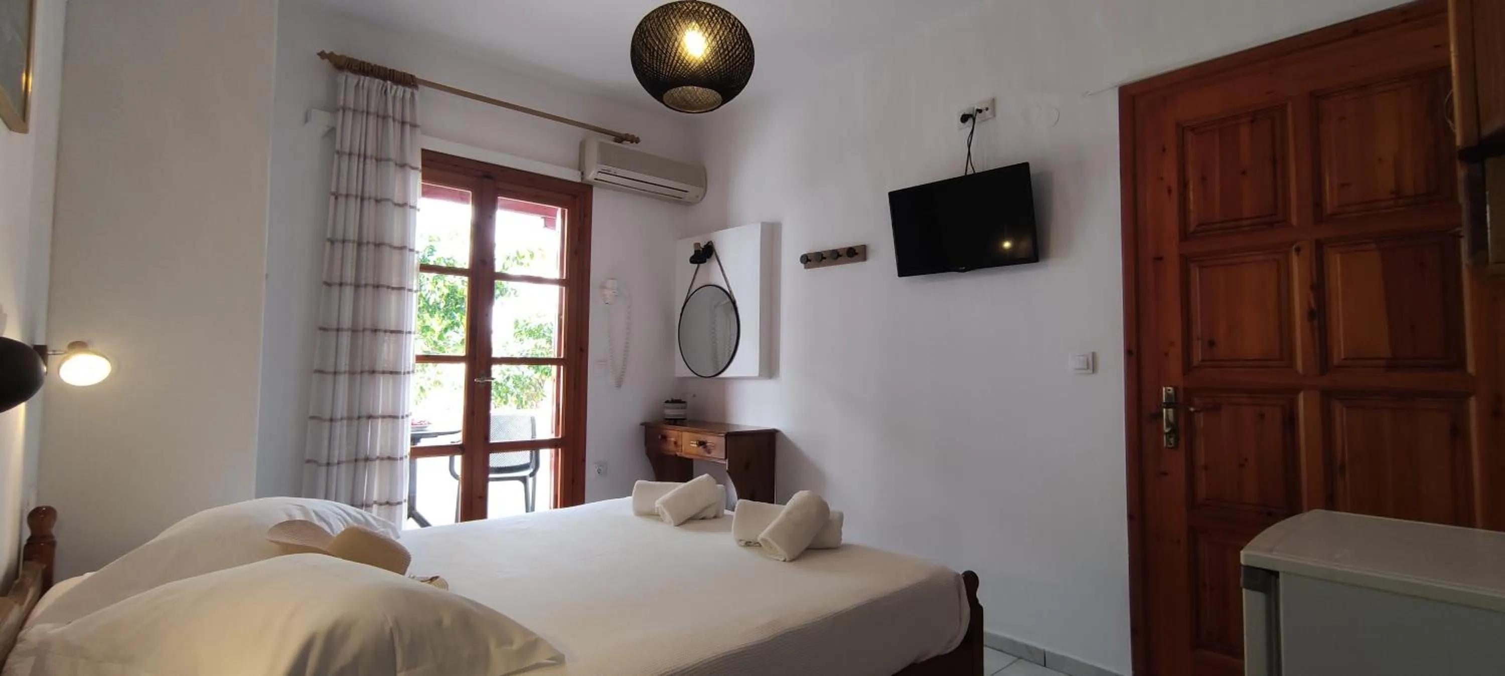 Bed in Kapetanos Rooms