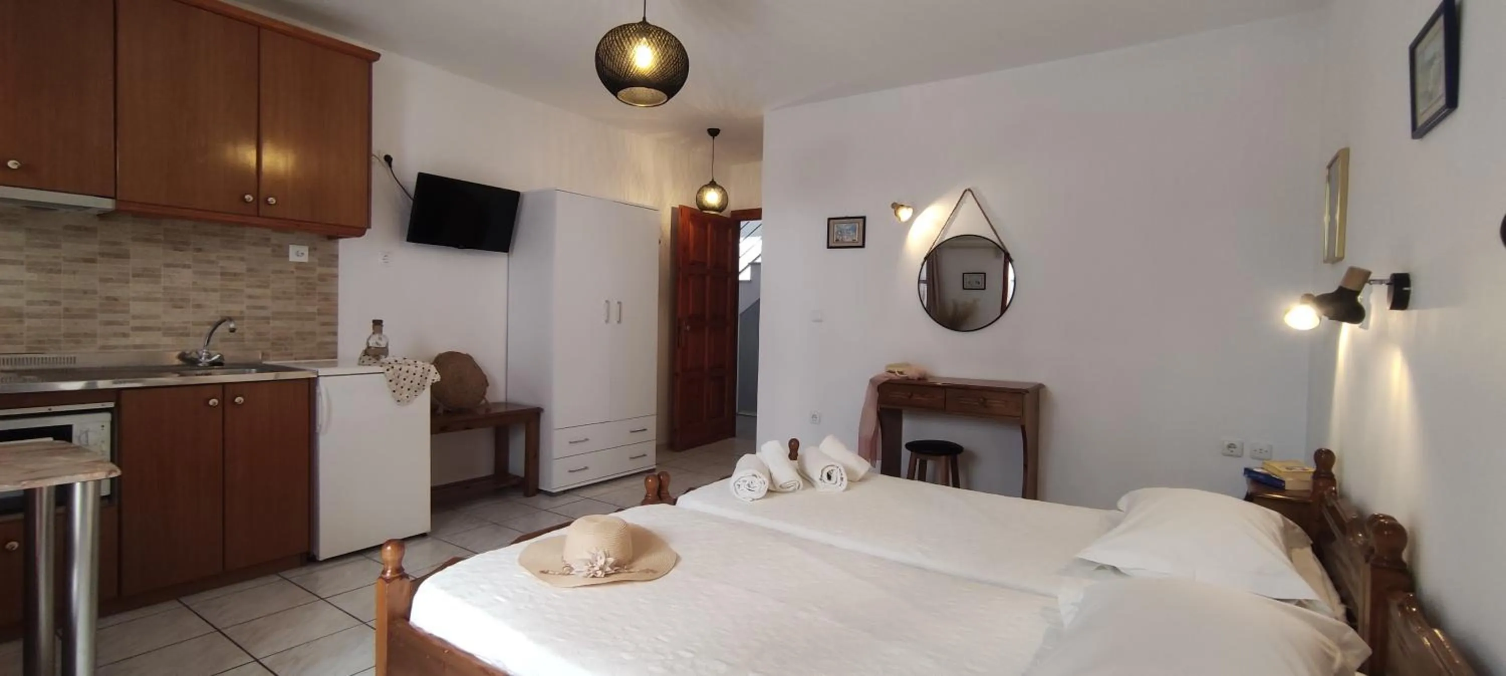 Bed in Kapetanos Rooms