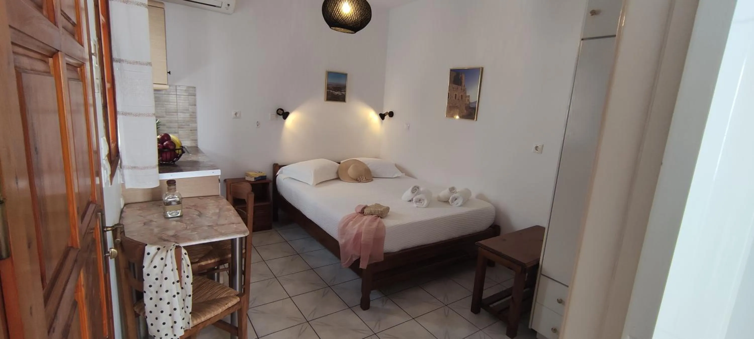 Bed in Kapetanos Rooms