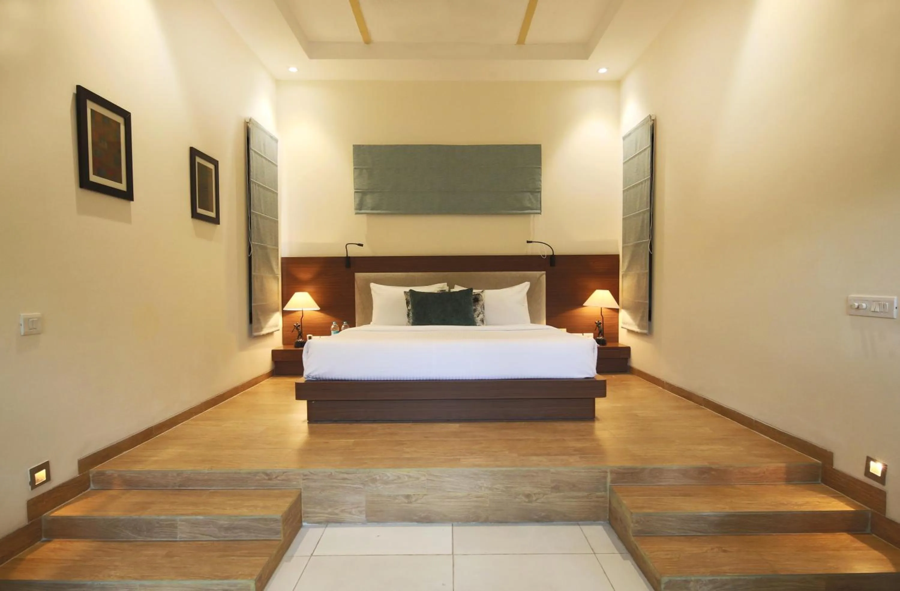 Bed in Lemon Tree Hotel, Tarudhan Valley, Manesar