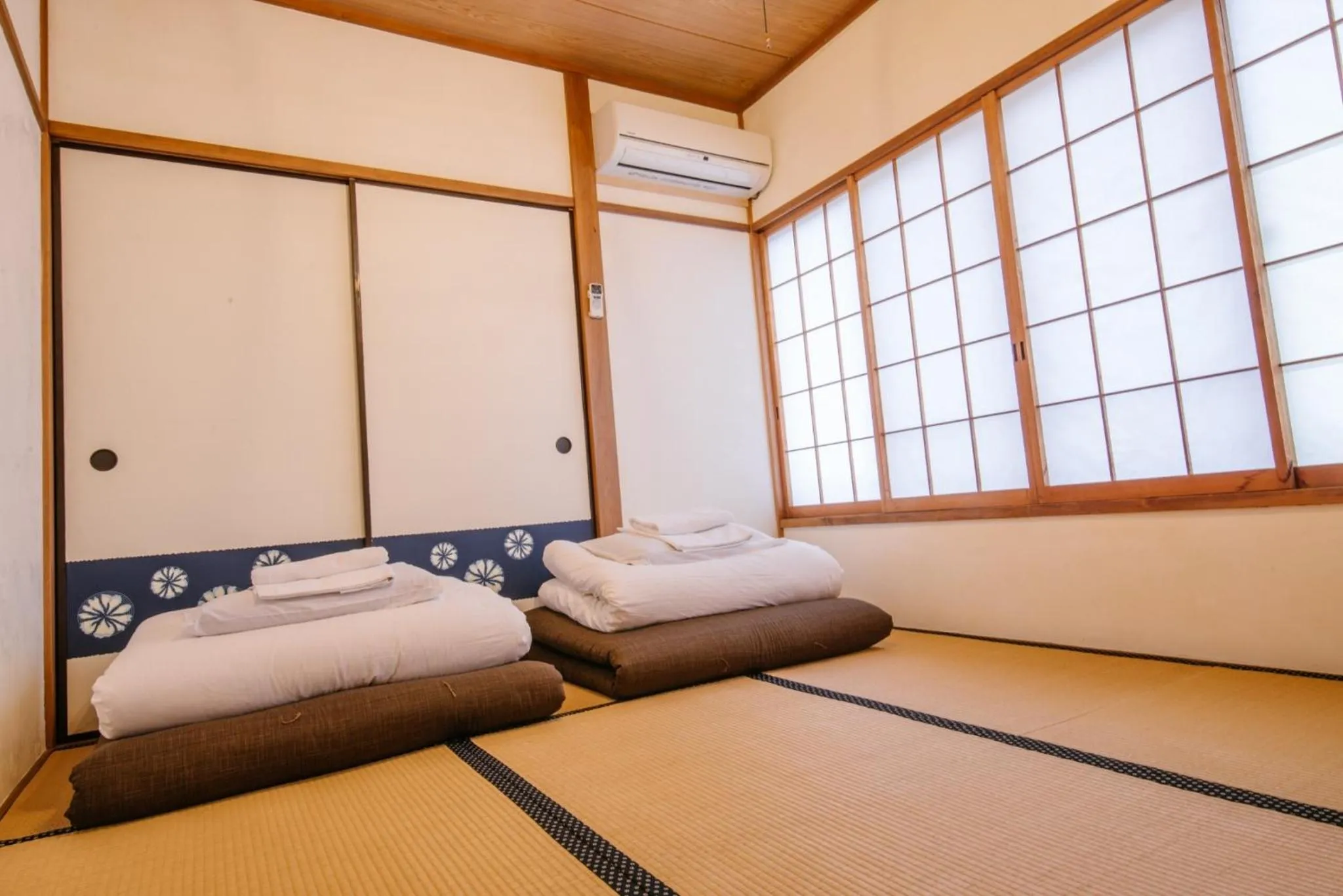 Photo of the whole room, Bed in Irori Guest House Tenmaku