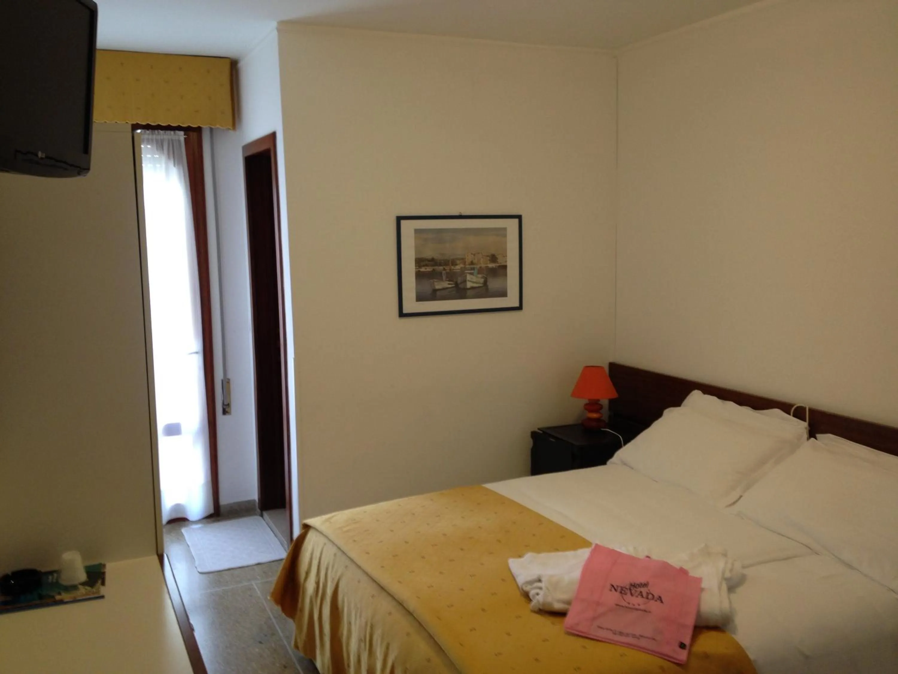 Photo of the whole room in Hotel Nevada