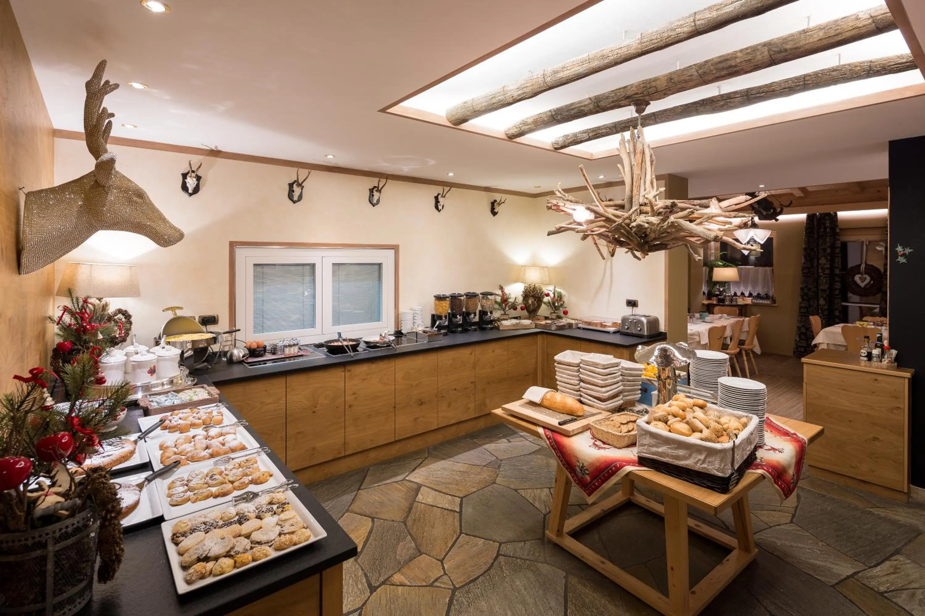 Food in Hotel Somont