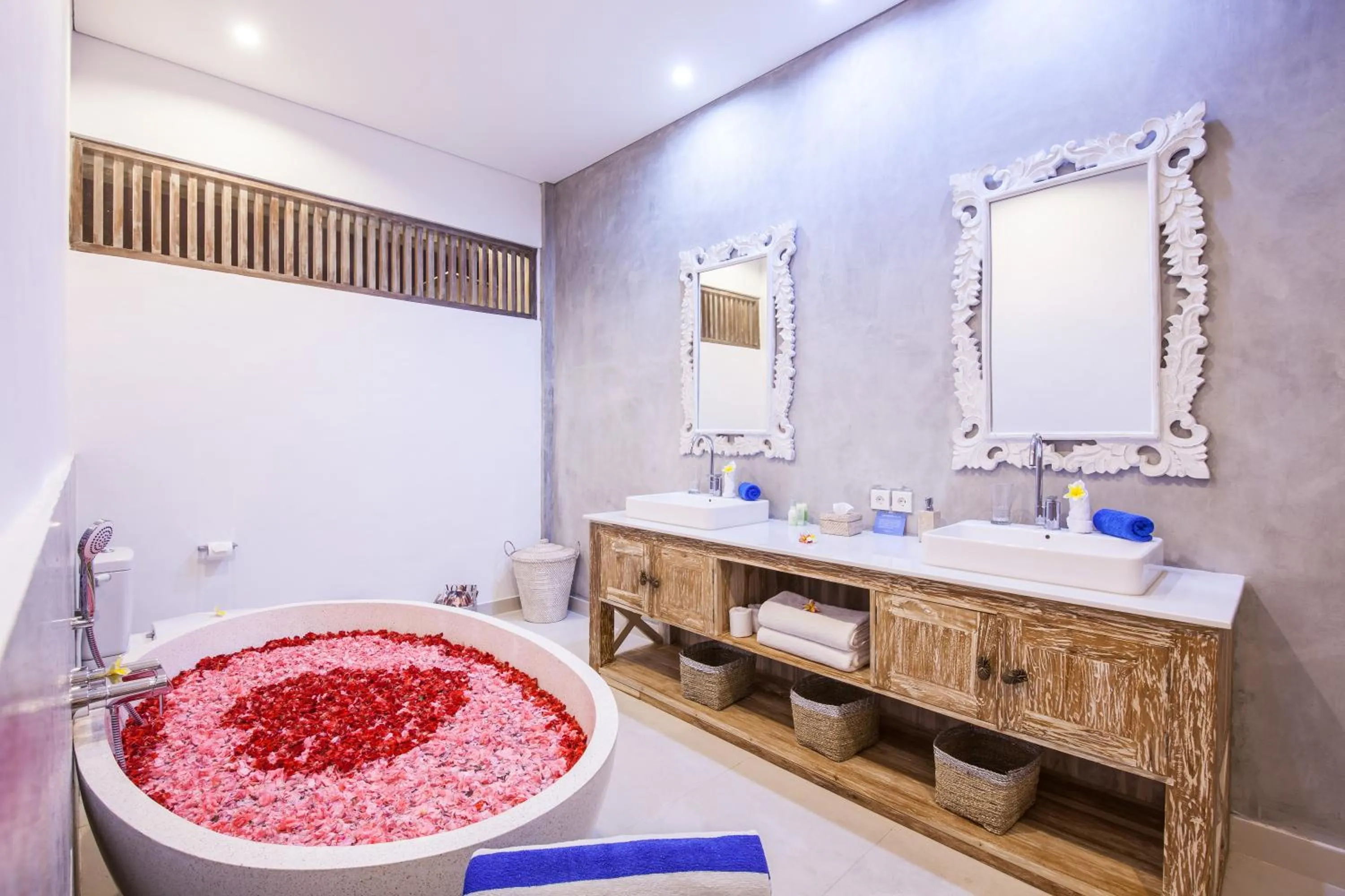 Bathroom in Ambermoon Villa 2