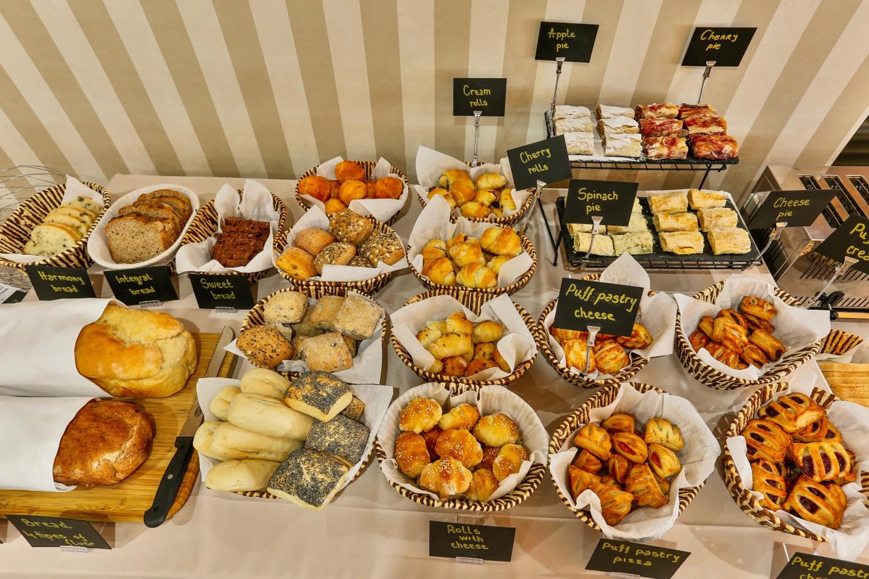 Food and drinks in Hotel Harmony by Aycon