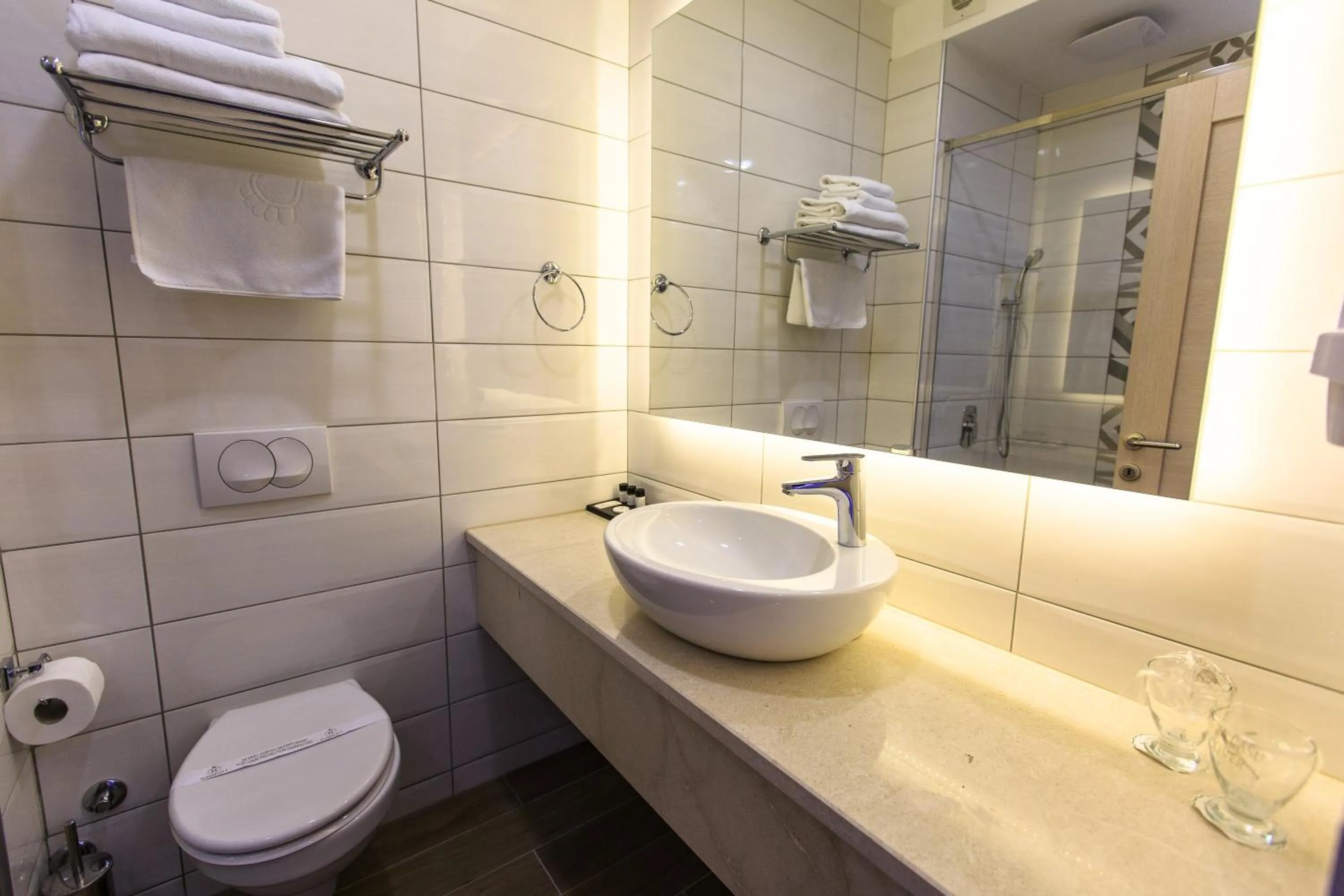 Bathroom in Hotel Harmony by Aycon