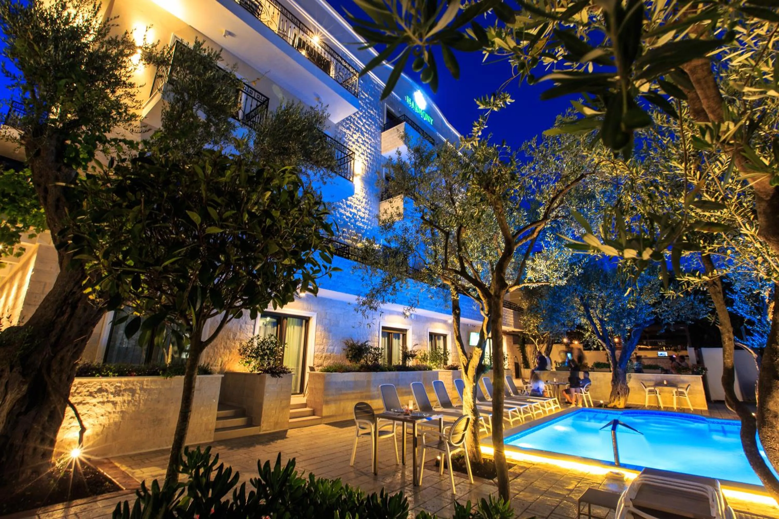 Facade/entrance in Hotel Harmony by Aycon