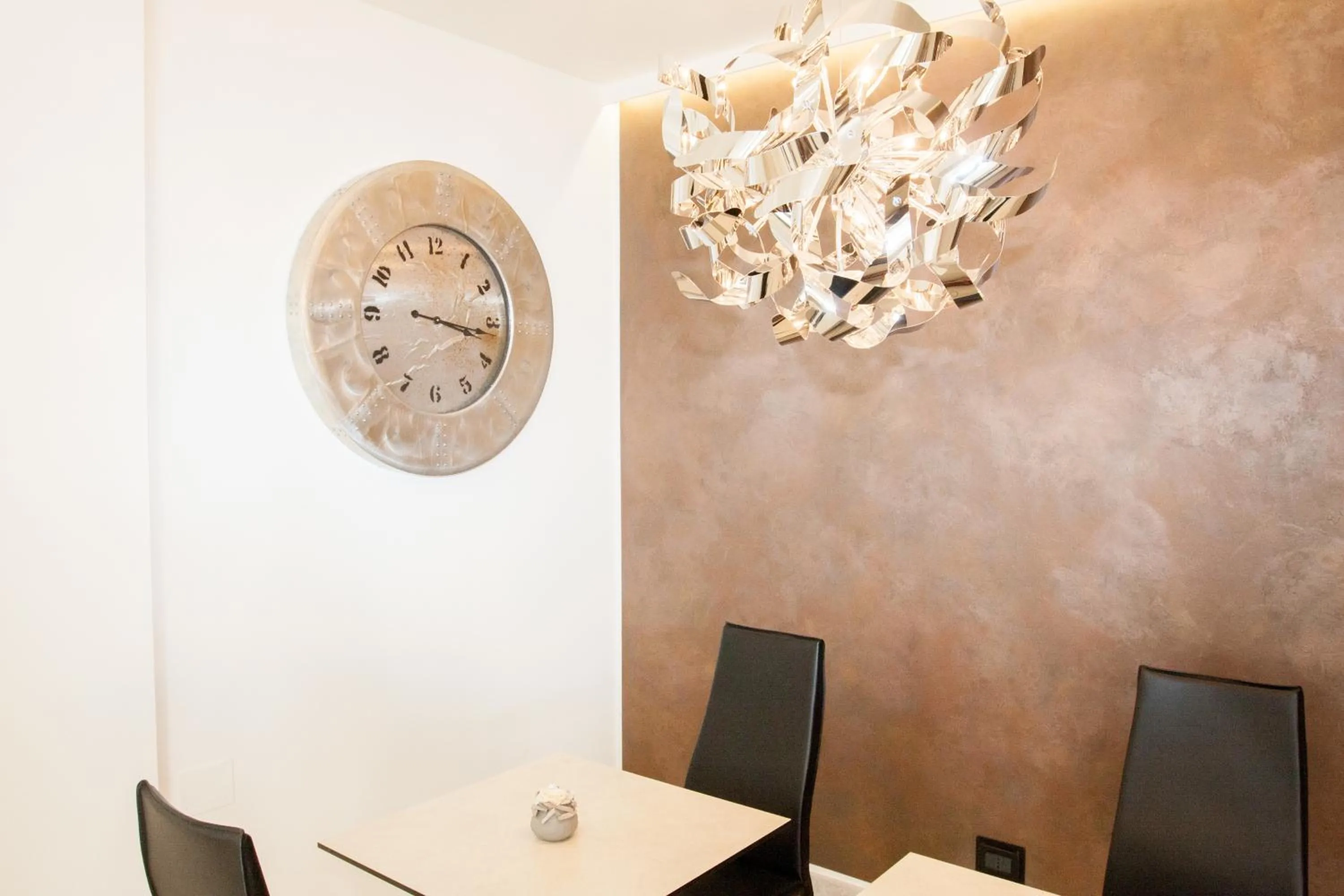 Lounge or bar in All'Orologio - Boutique Hotel