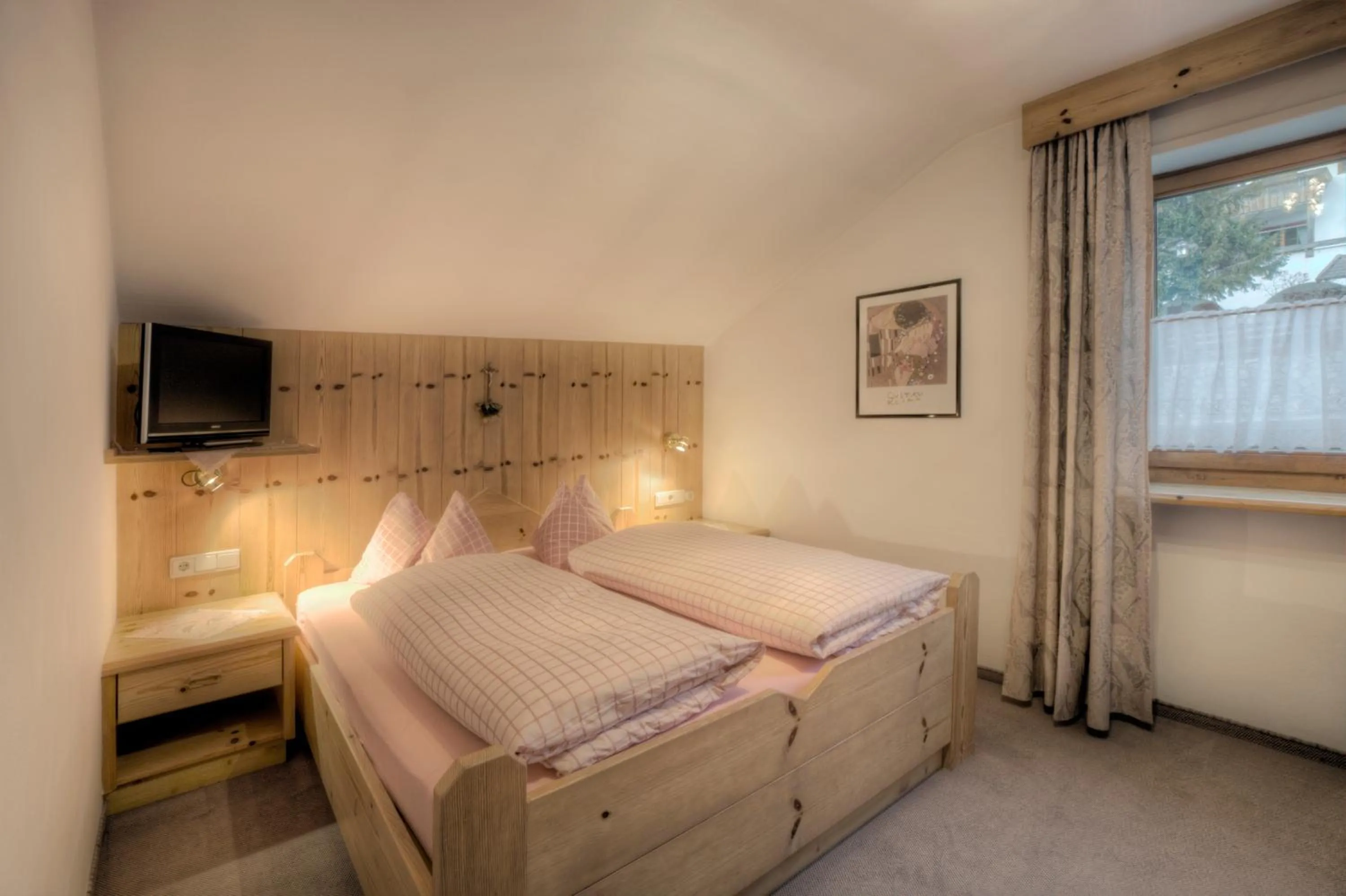 Bedroom, Bed in Residence Dolomieu