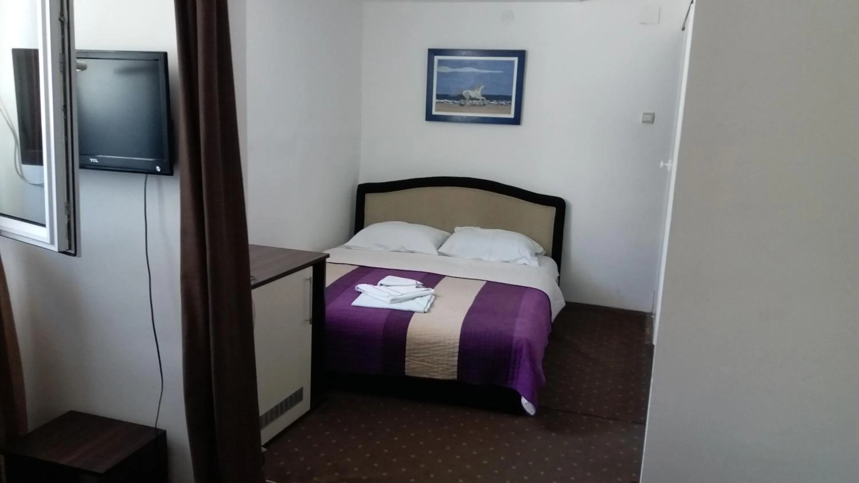 Bed in Gros Hotel - Leskovac
