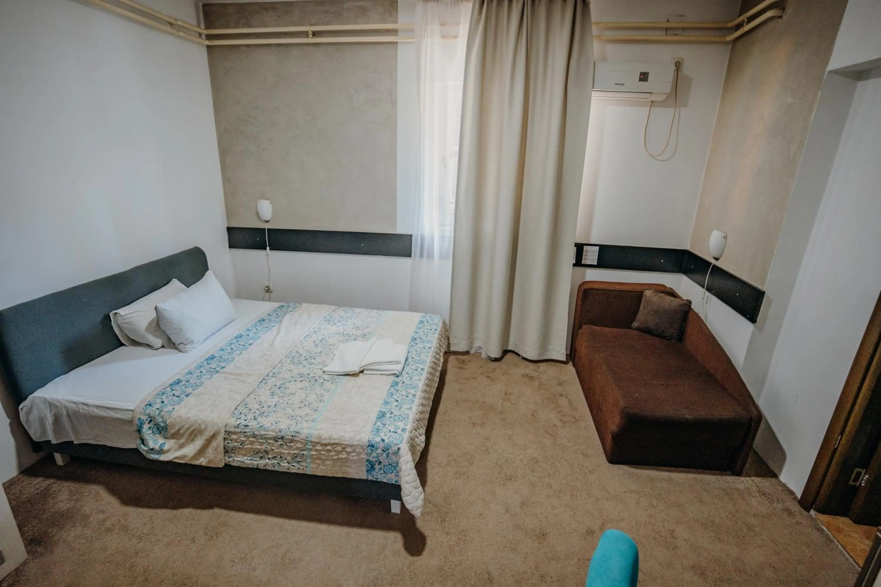 Bed in Gros Hotel - Leskovac