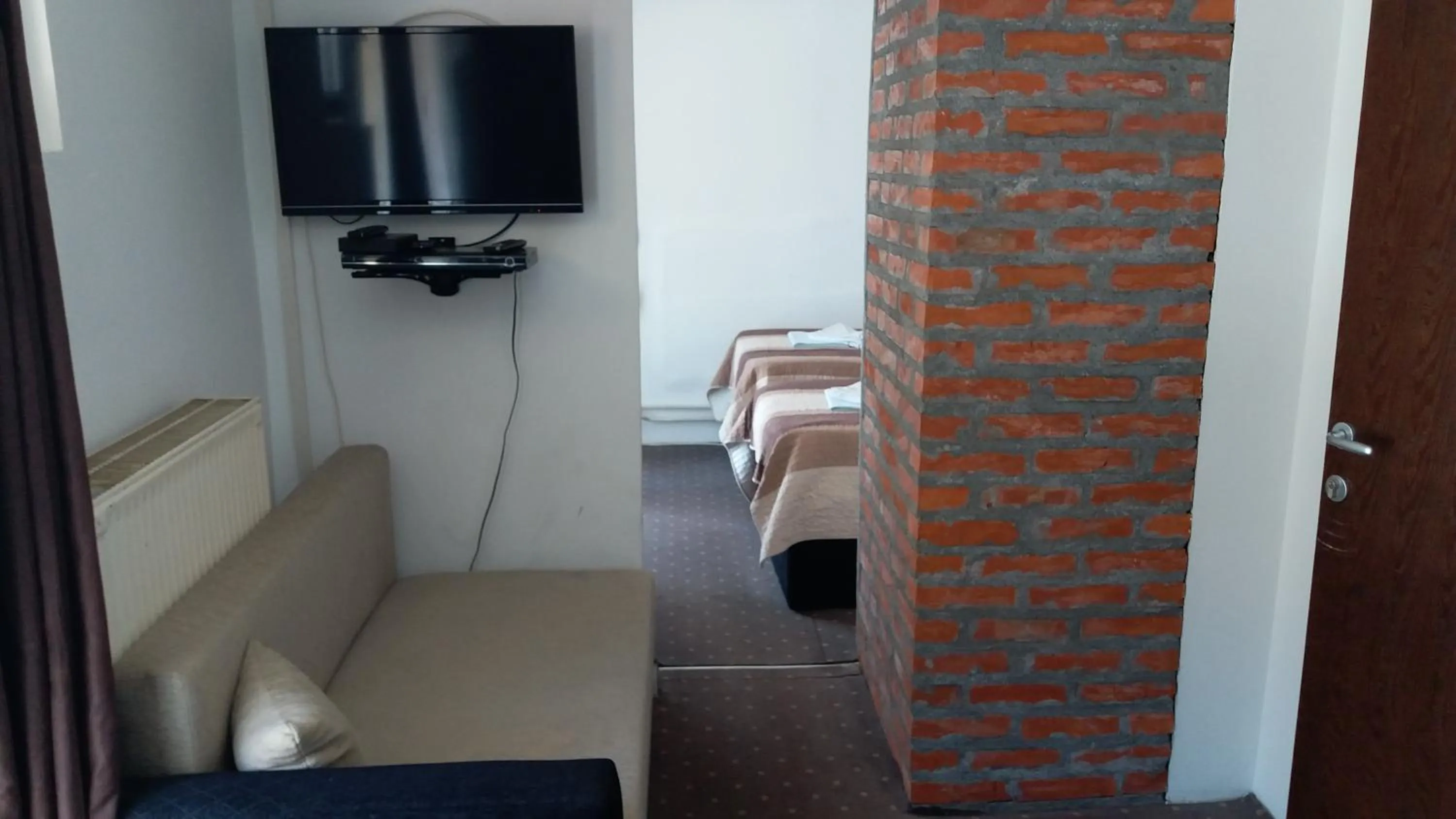 Bed in Gros Hotel - Leskovac