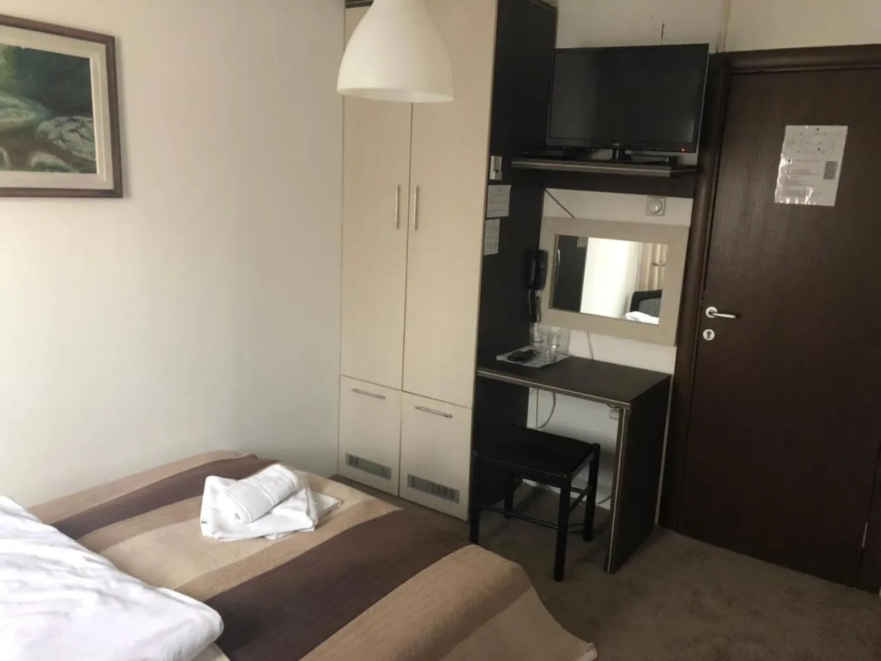 Bed in Gros Hotel - Leskovac