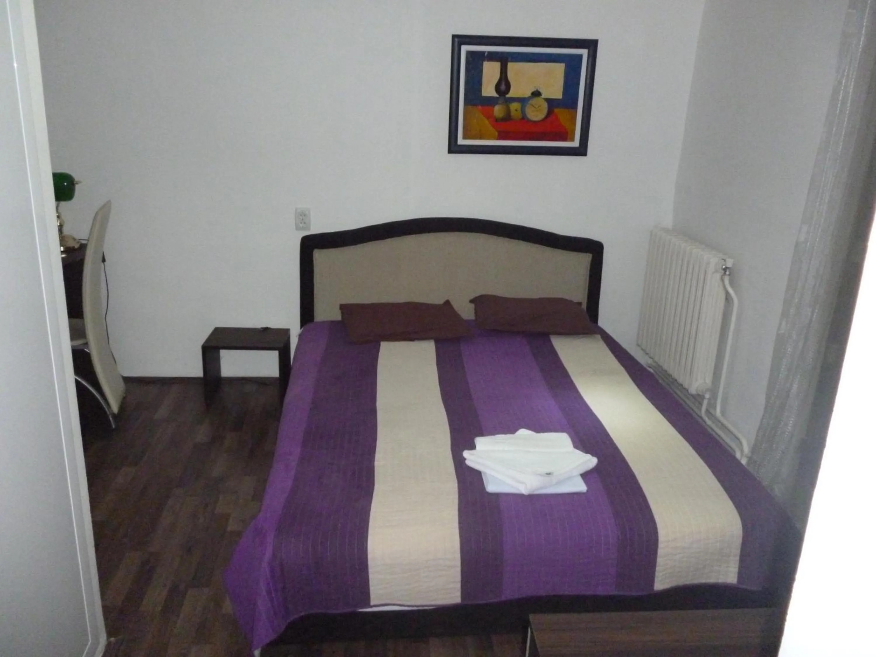 Bed in Gros Hotel - Leskovac