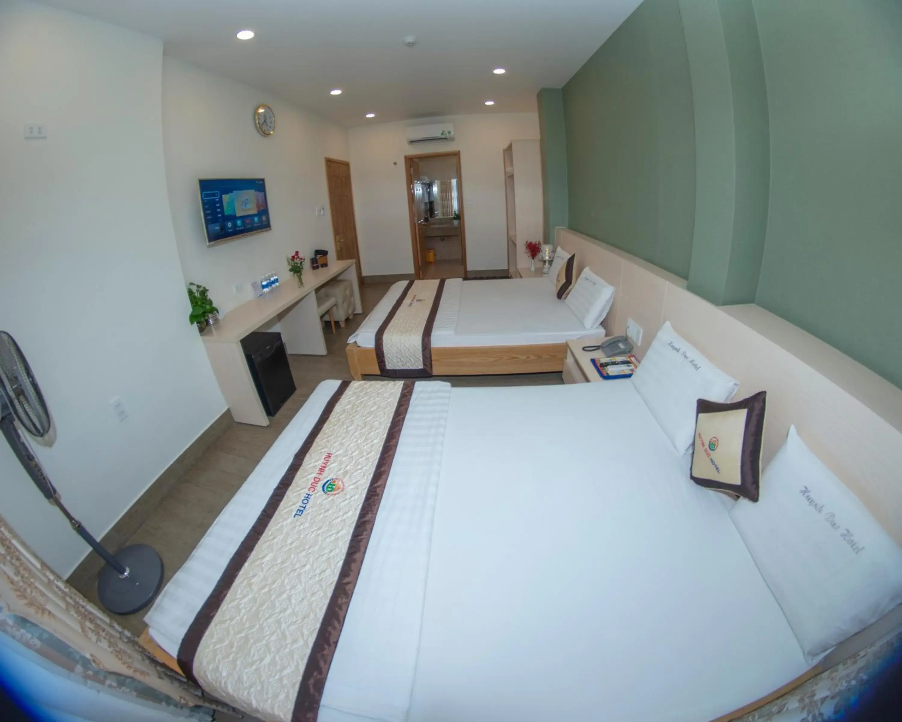 Luxury Quadruple Room in Huynh Duc 2 Hotel Luxury Quadruple Room in Huynh Duc 2 Hotel