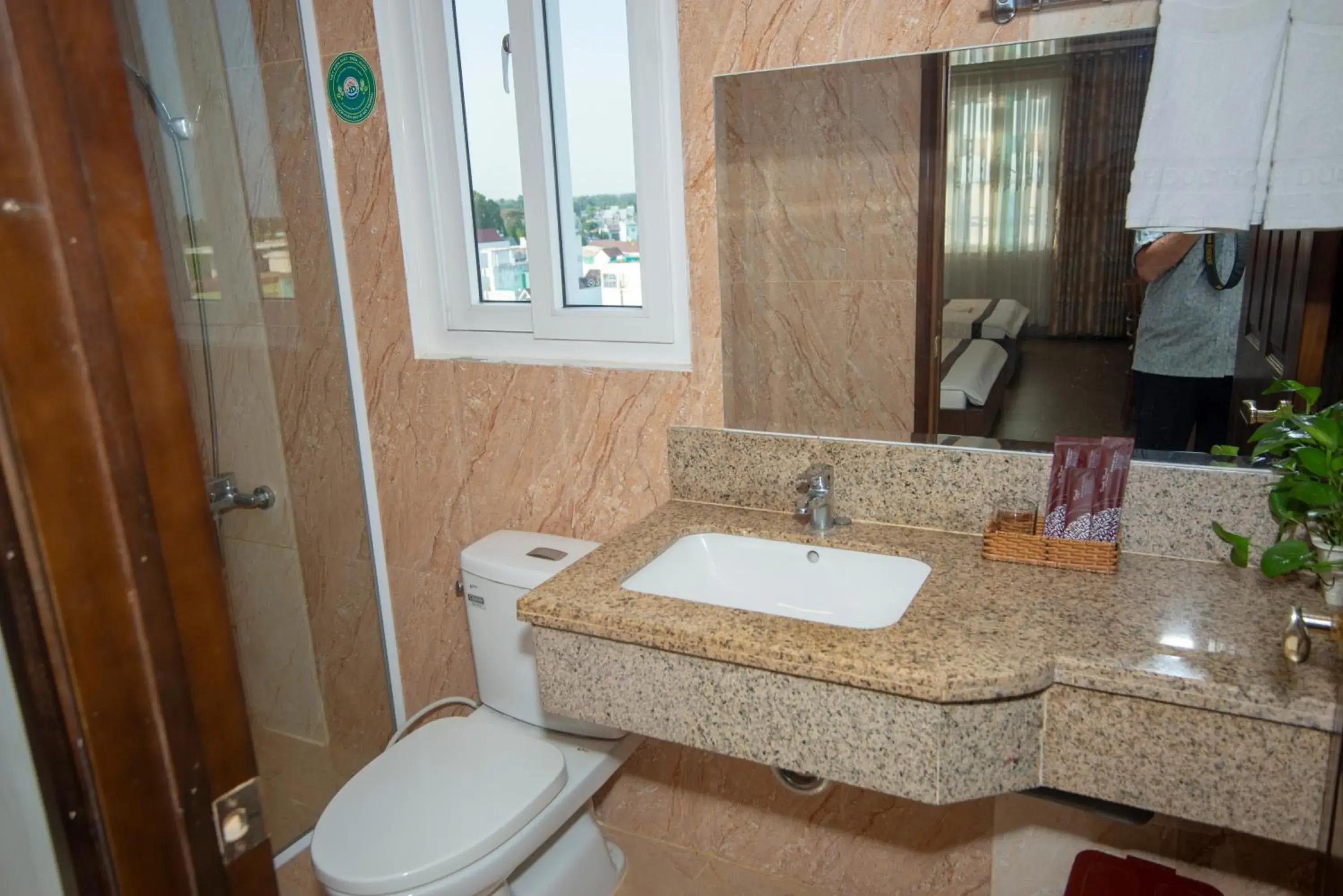 Deluxe Family Room in Huynh Duc 2 Hotel Deluxe Family Room in Huynh Duc 2 Hotel