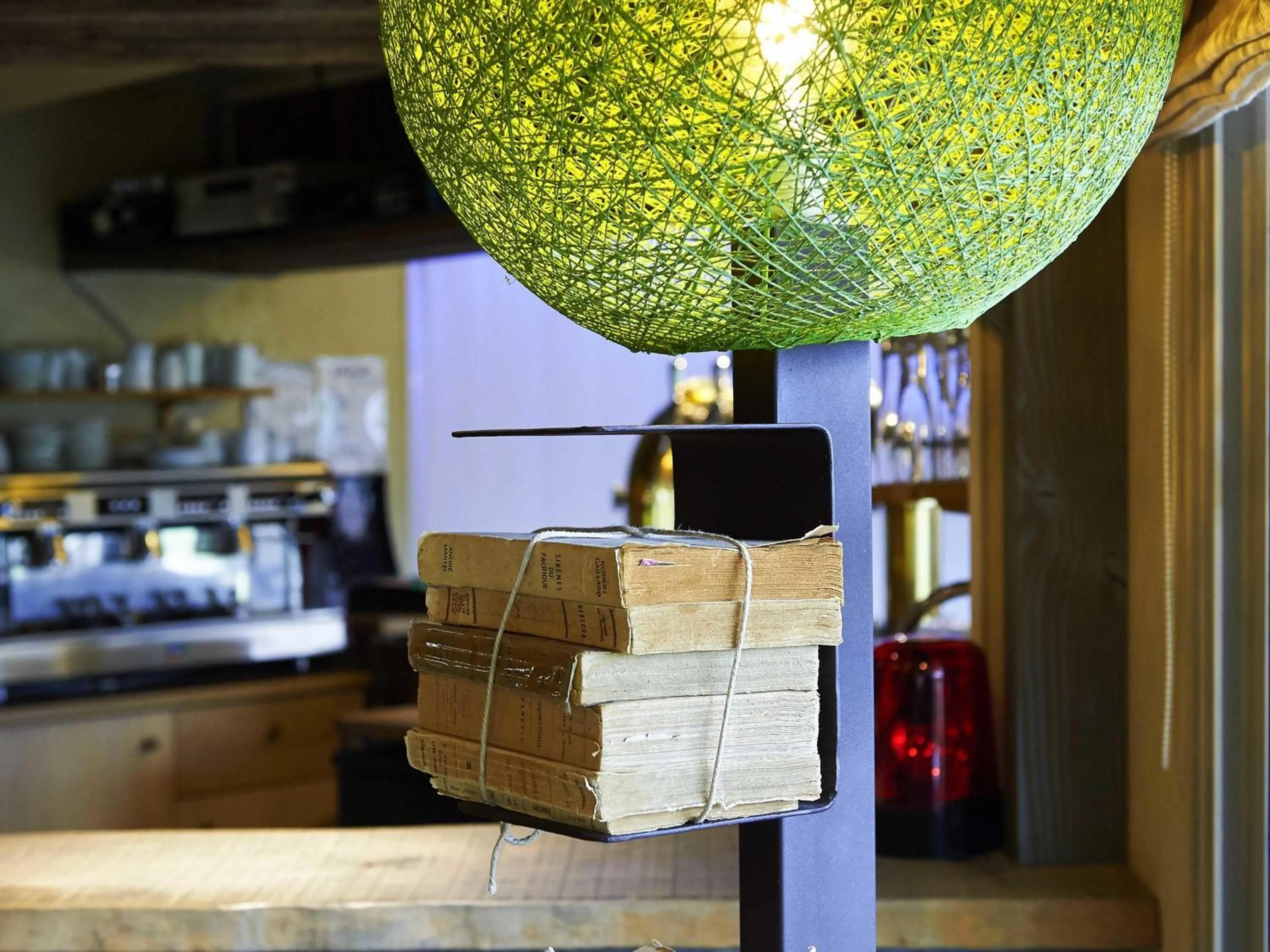 Lounge or bar in ibis Styles Cholet