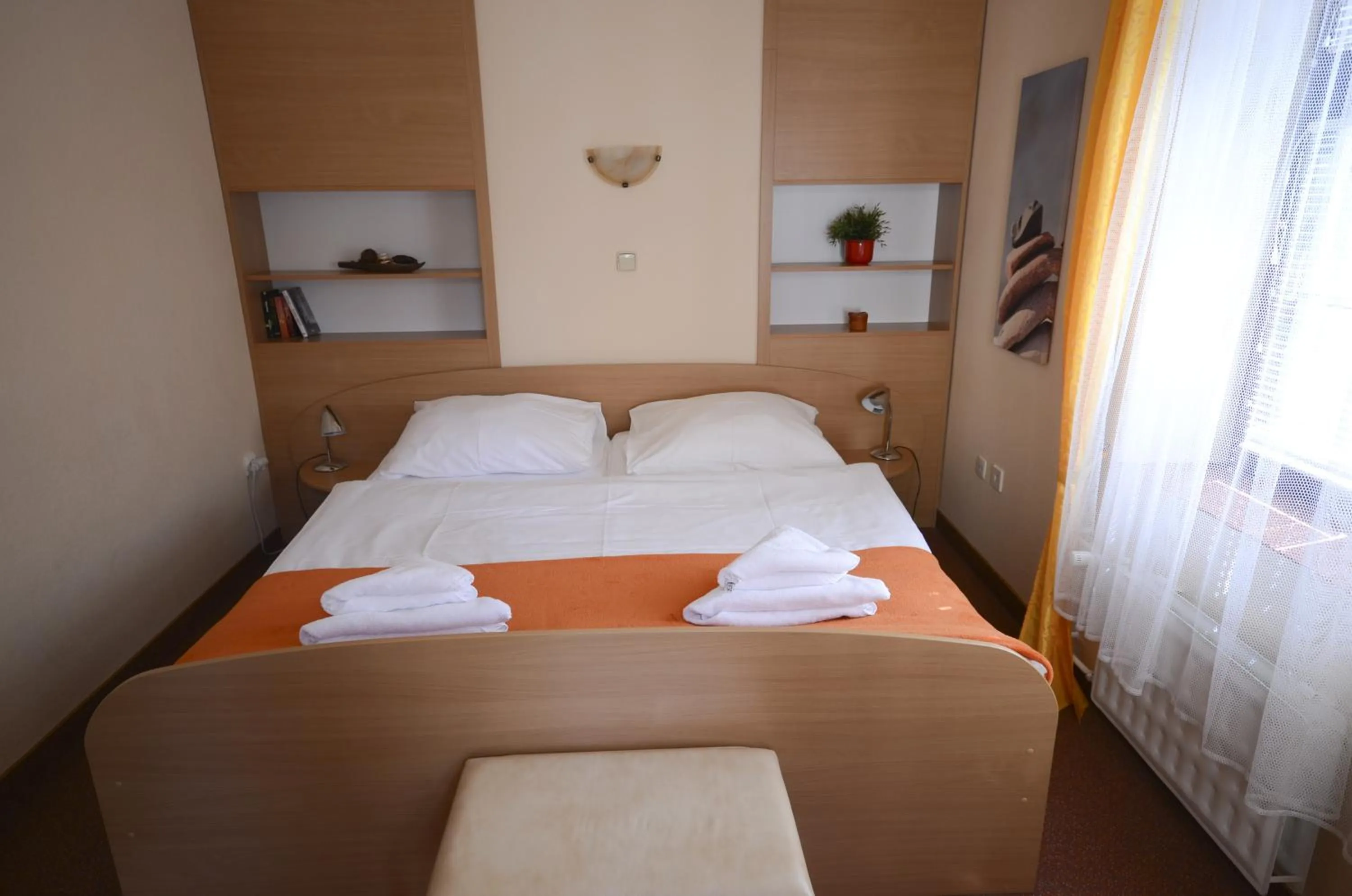 Bedroom, Bed in Hotel Paradies