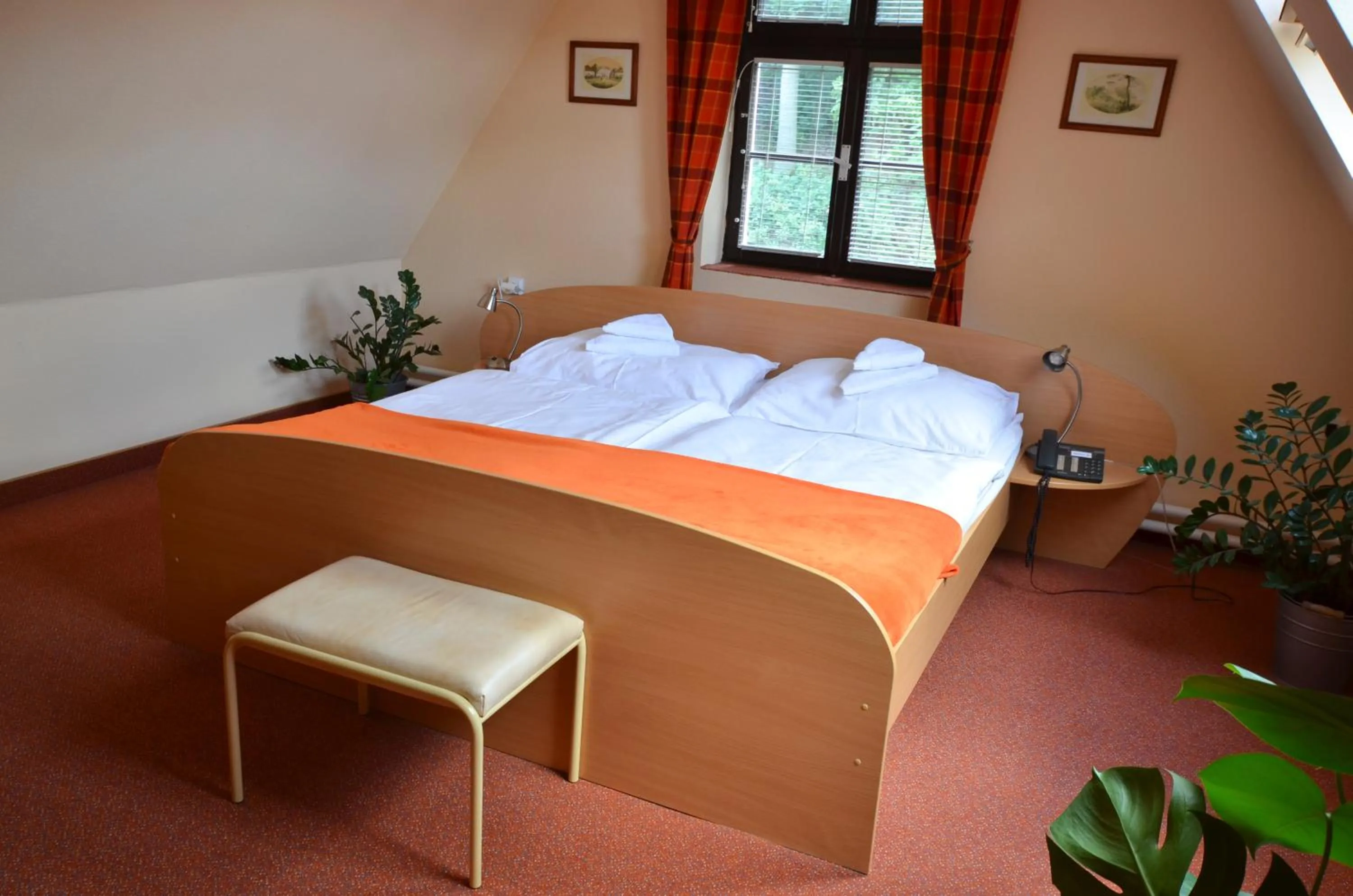 Bedroom, Bed in Hotel Paradies