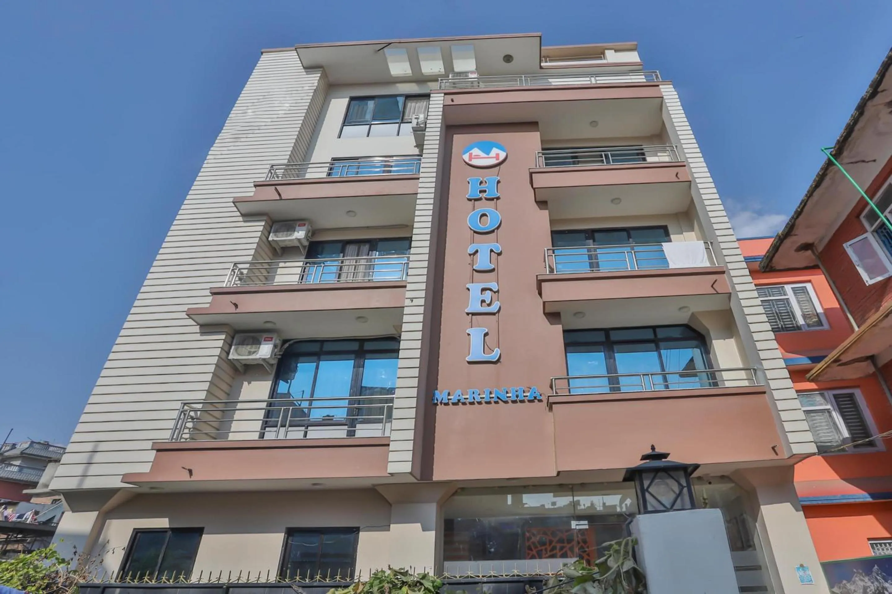 Facade/entrance in Hotel Marinha