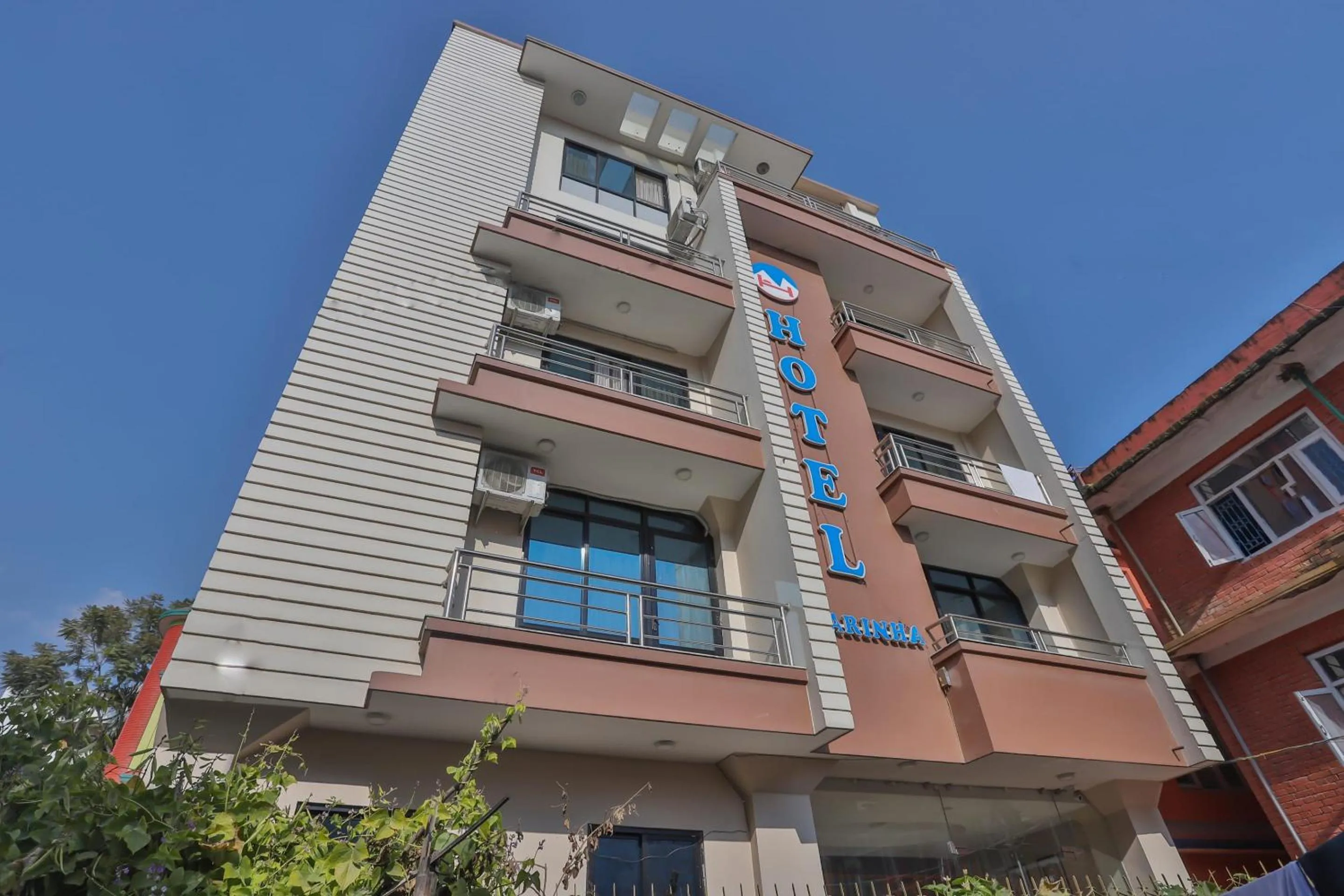 Facade/entrance in Hotel Marinha