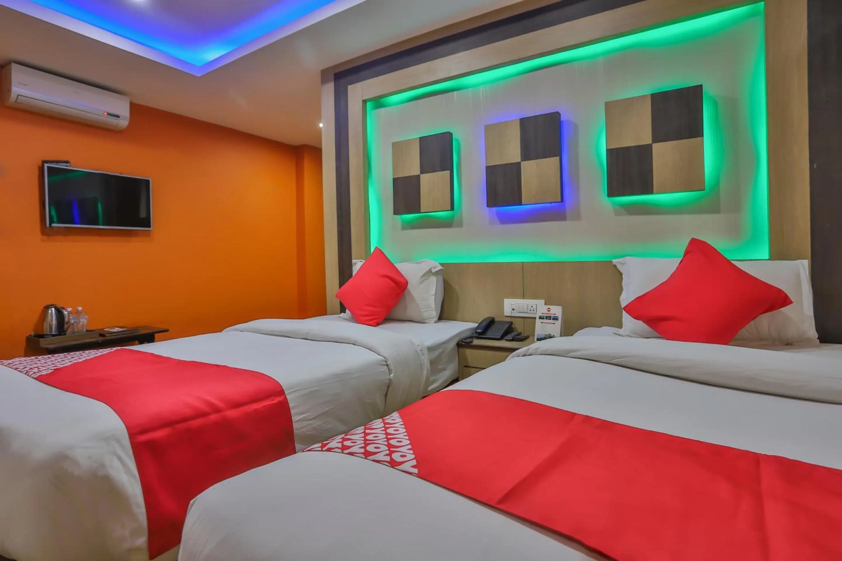 Photo of the whole room, Bed in Hotel Marinha