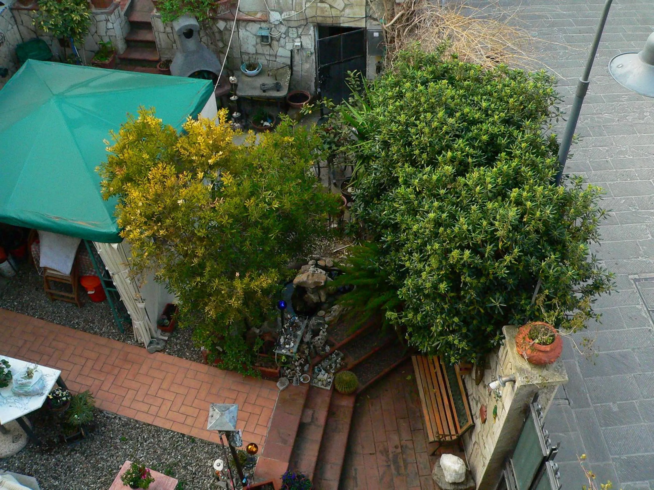 Garden view in B&B Pierilu'