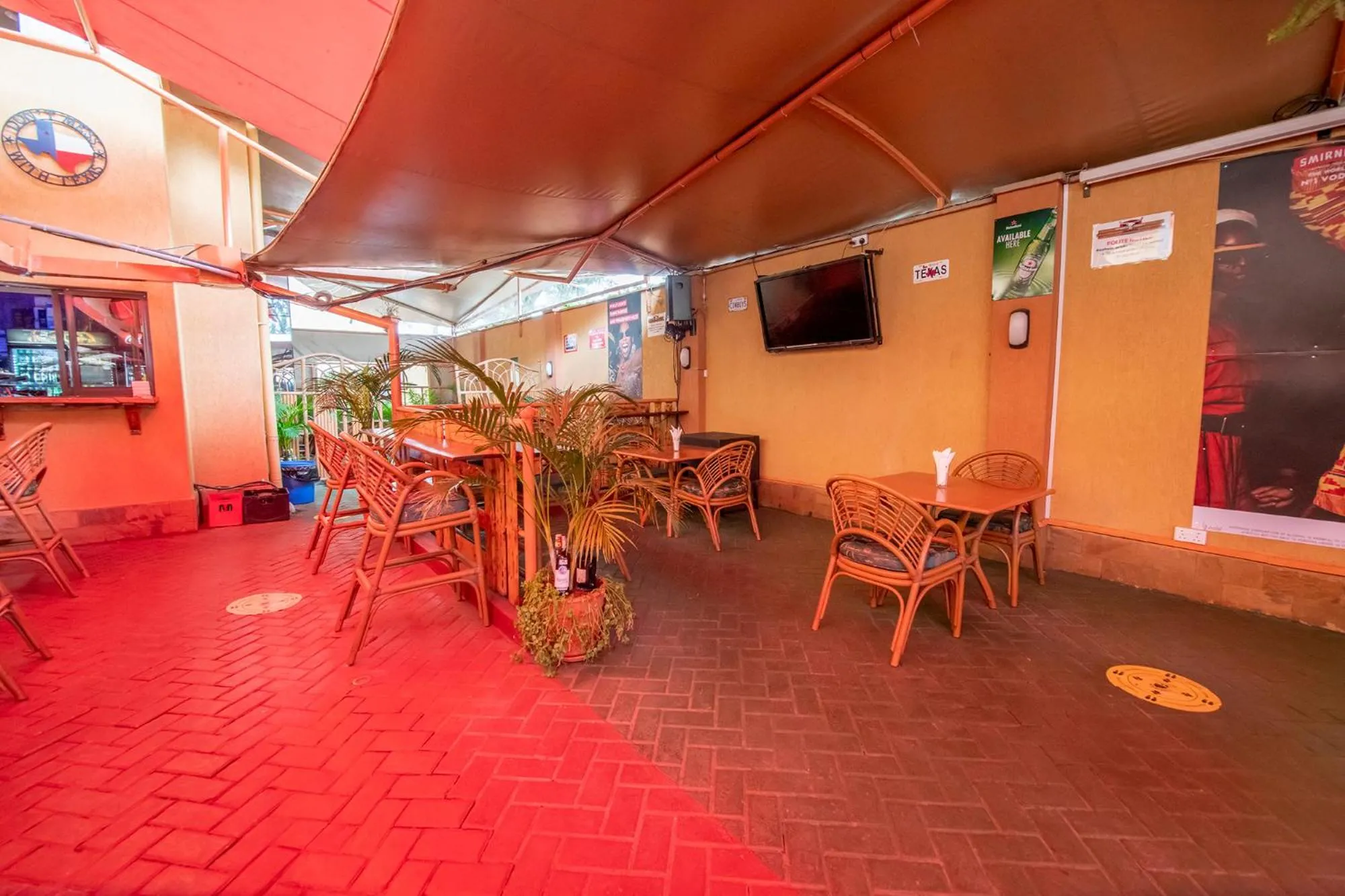 Restaurant/places to eat in Joy Palace Hotel