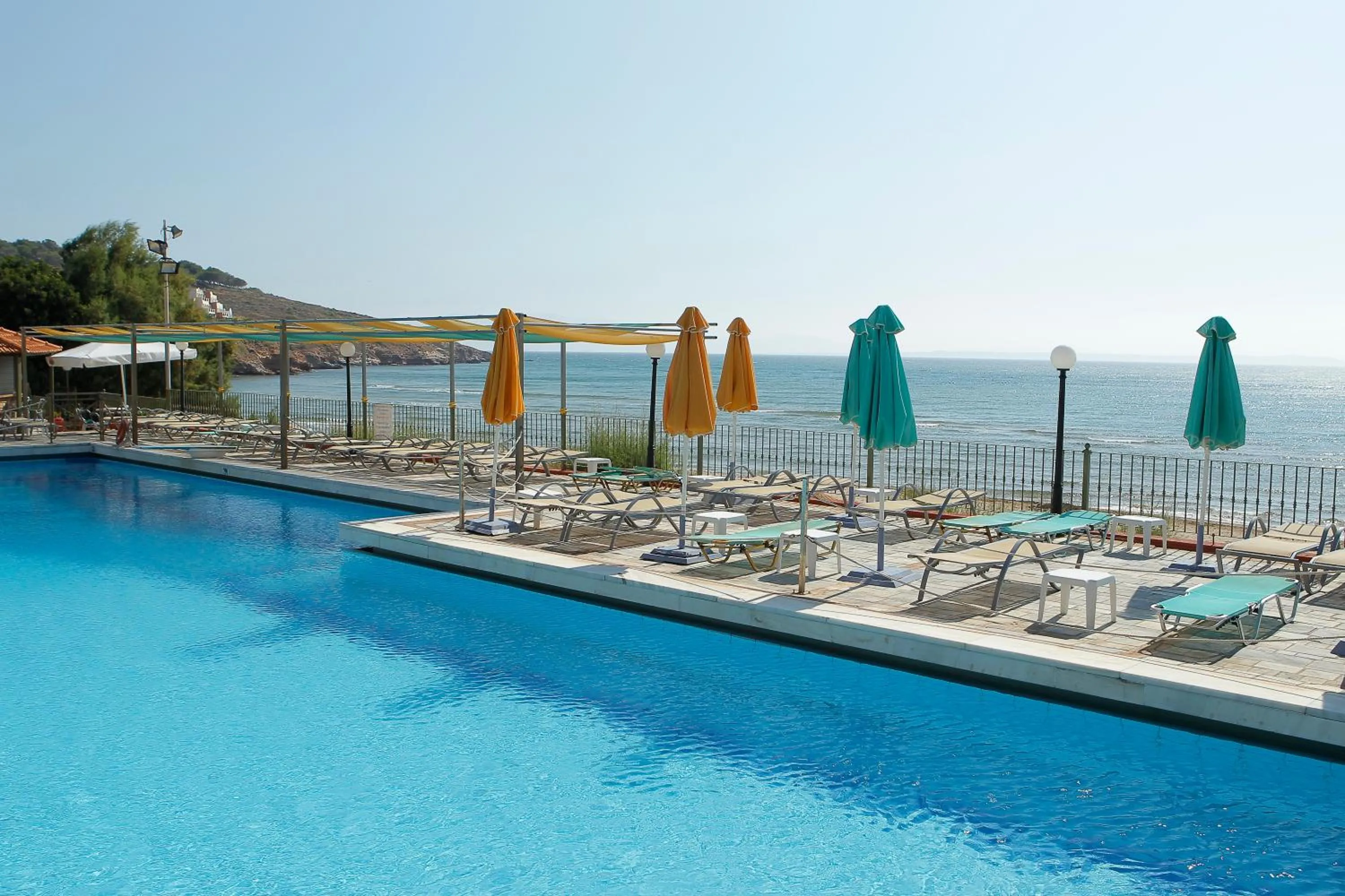 Swimming pool in Golden Sand Hotel
