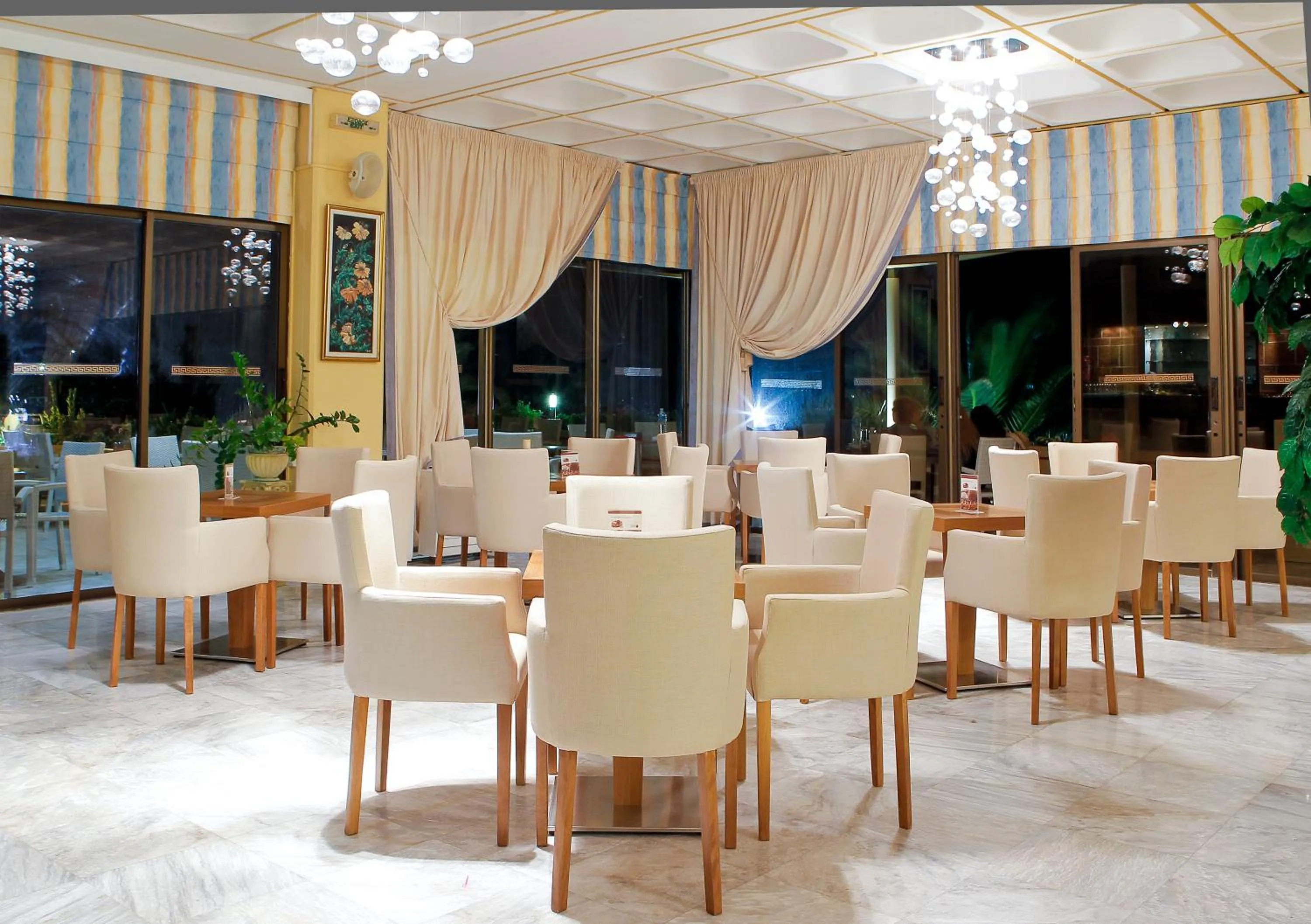 Lounge or bar in Golden Sand Hotel