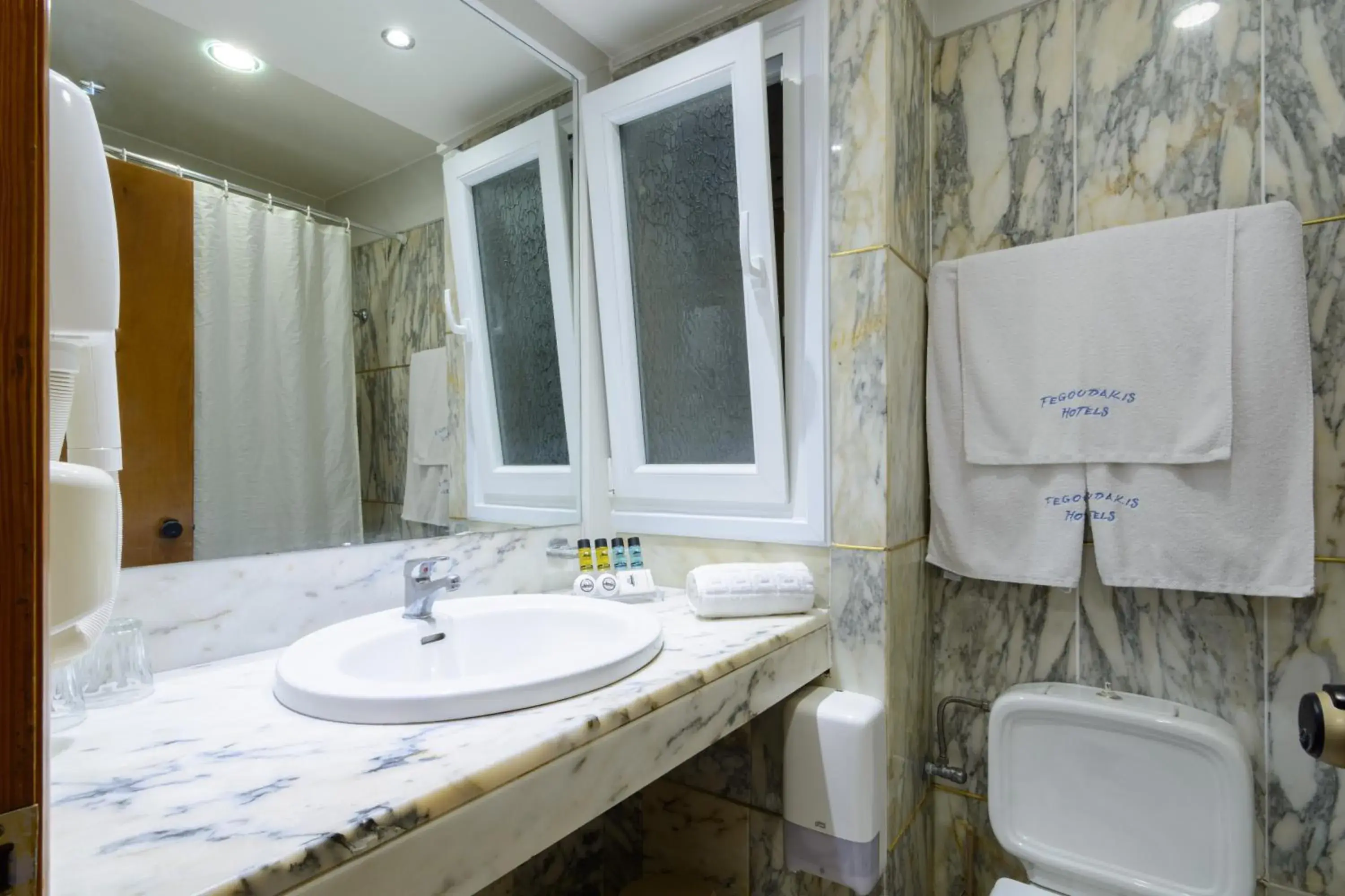 Double or Twin Room with Sea View in Golden Sand Hotel Double or Twin Room with Sea View in Golden Sand Hotel